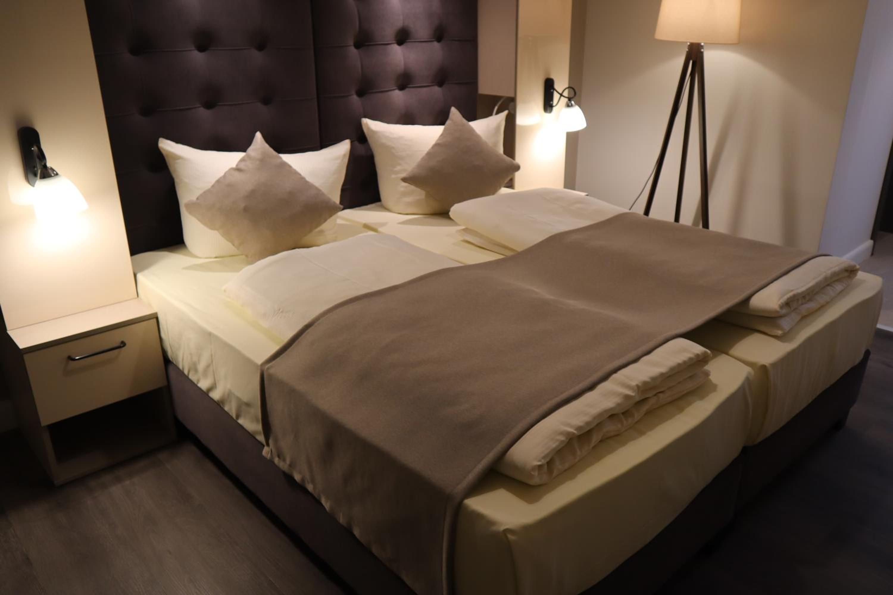 Deluxe Double Room - Photo 22