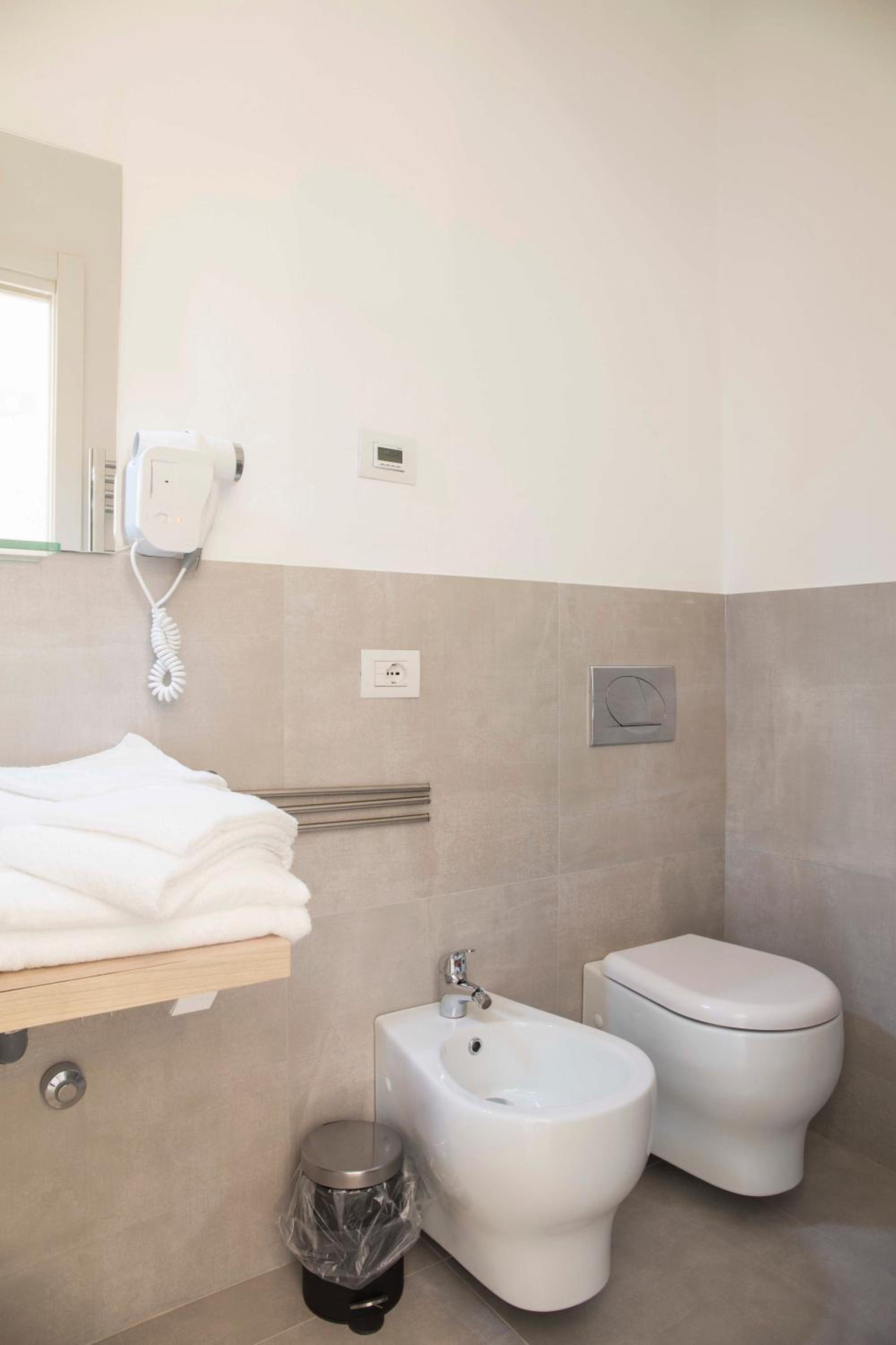 Deluxe Double or Twin Room with Balcony - Photo 5