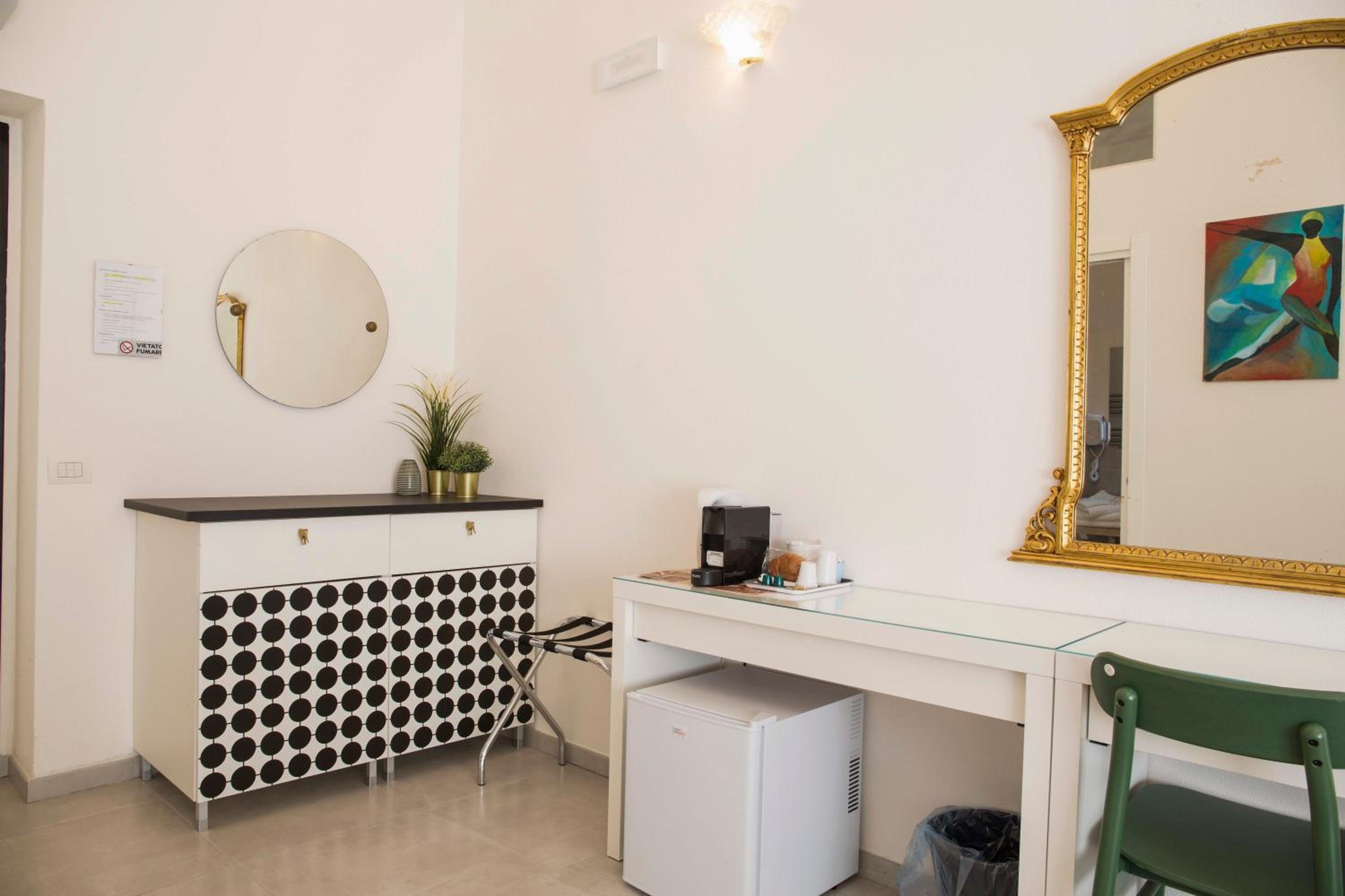 Deluxe Double or Twin Room with Balcony - Photo 3