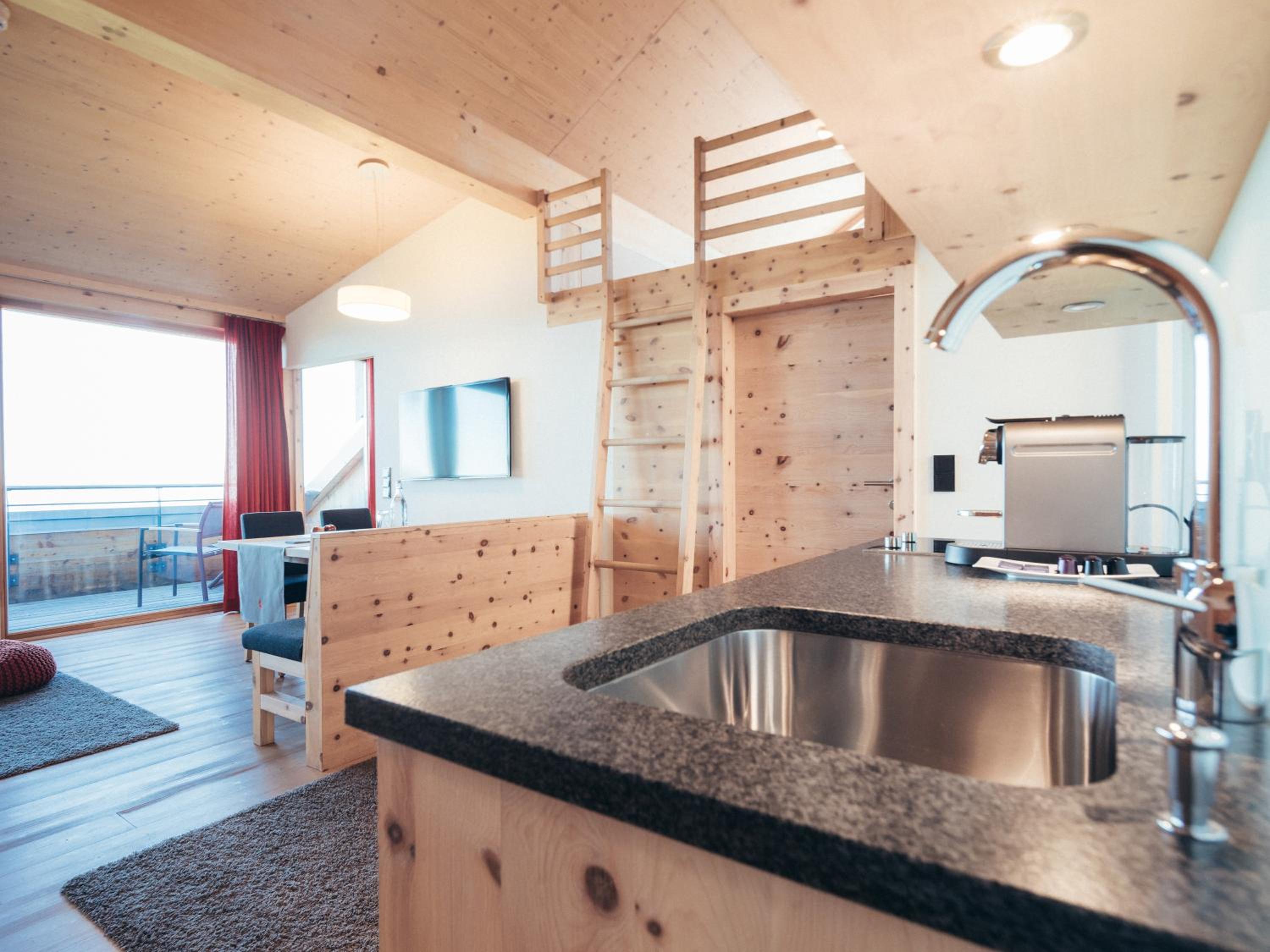 Three-Bedroom Apartment with Balcony and Mountain View - Split Level
