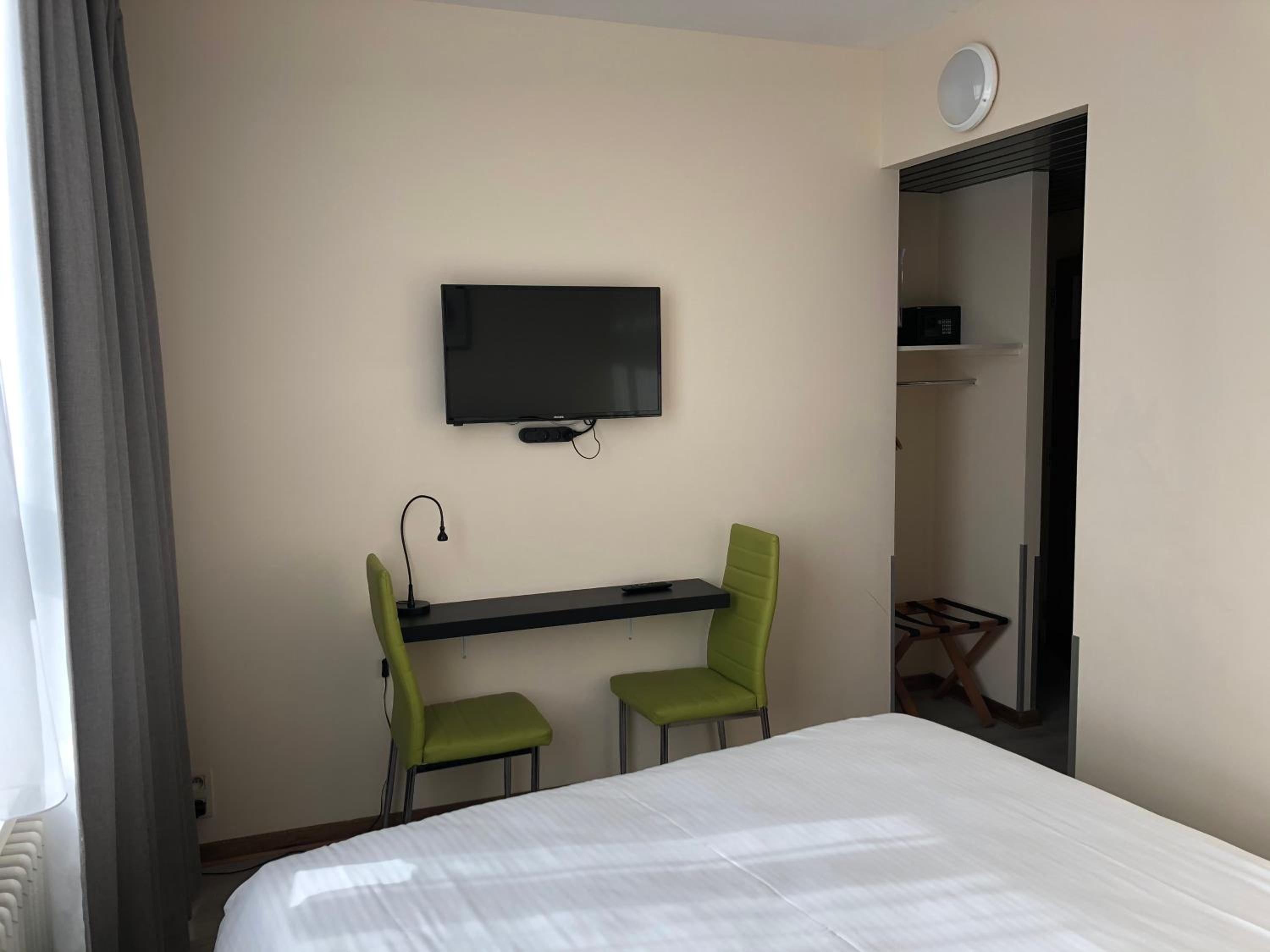 Double Room - Photo 3