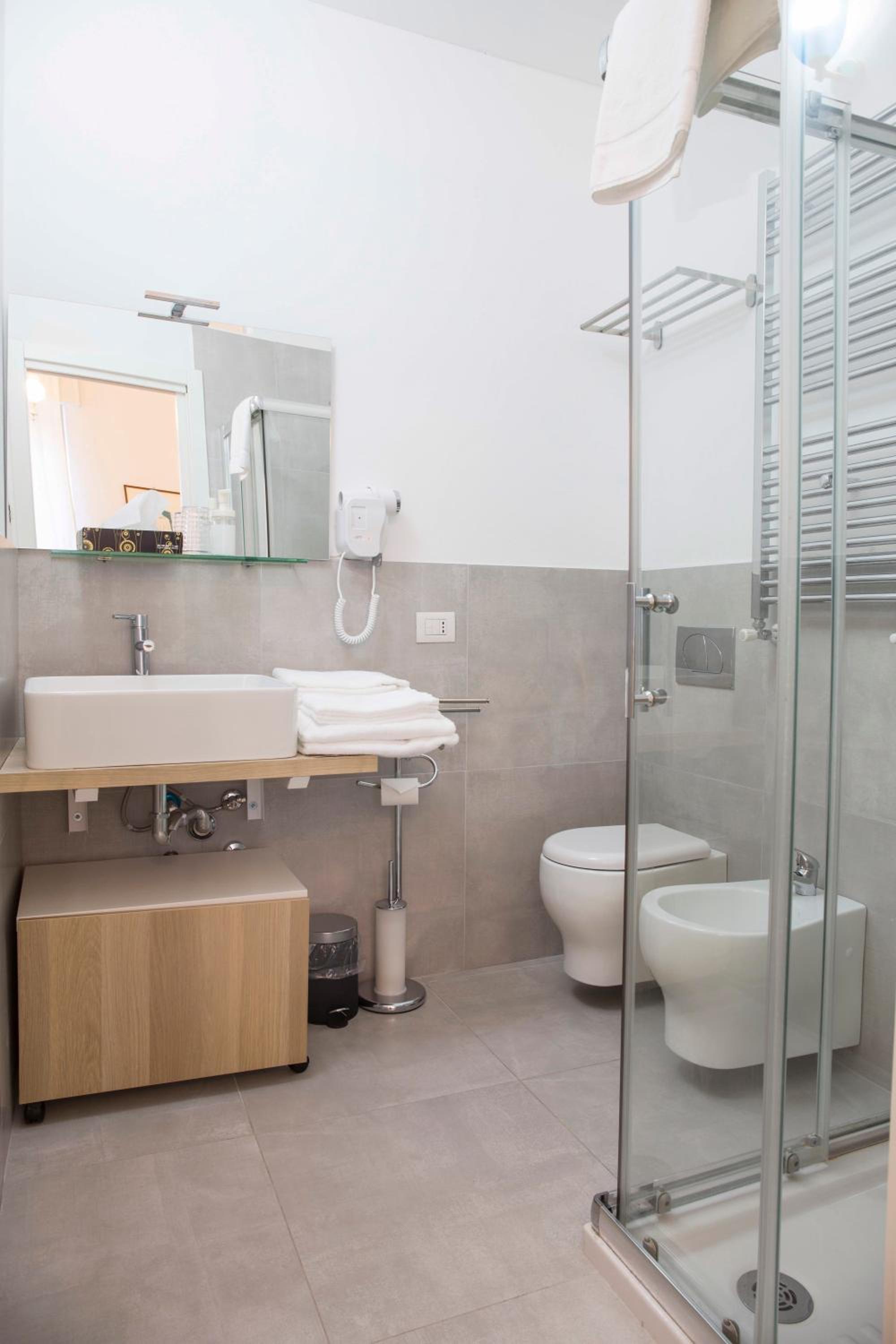 Deluxe Double or Twin Room - Photo 3