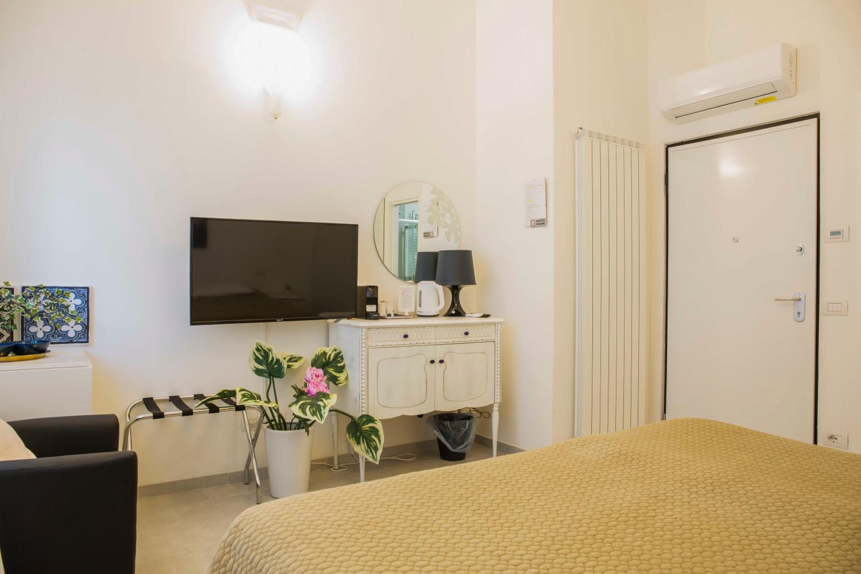 Deluxe Double or Twin Room - Photo 2