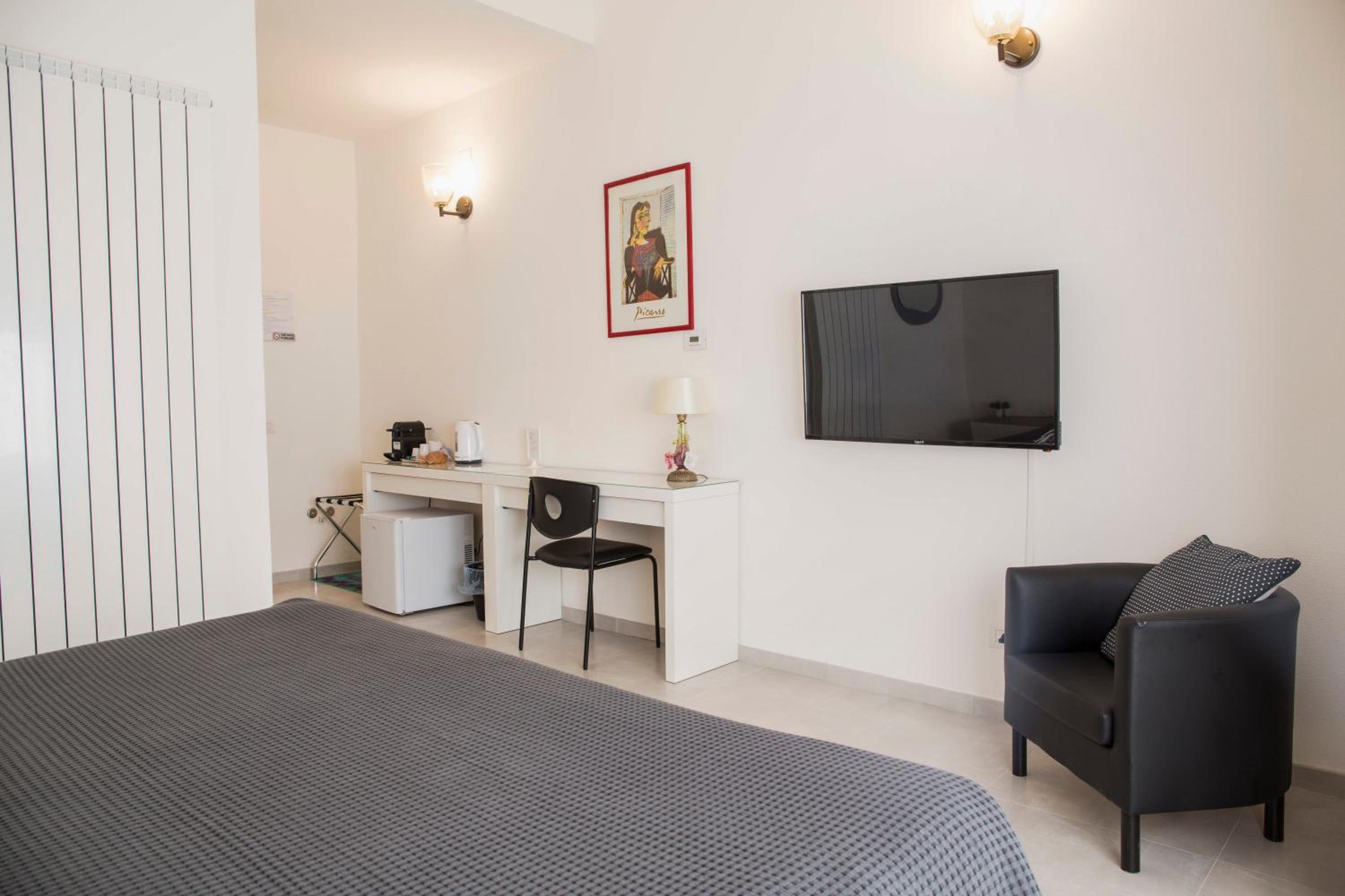 Deluxe Double or Twin Room - Photo 6