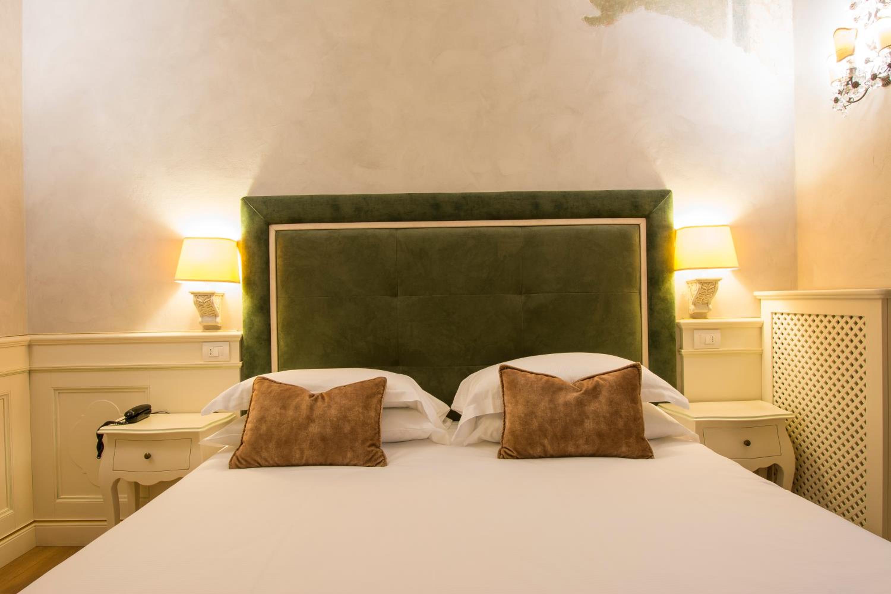 Double or Twin Room - Photo 3