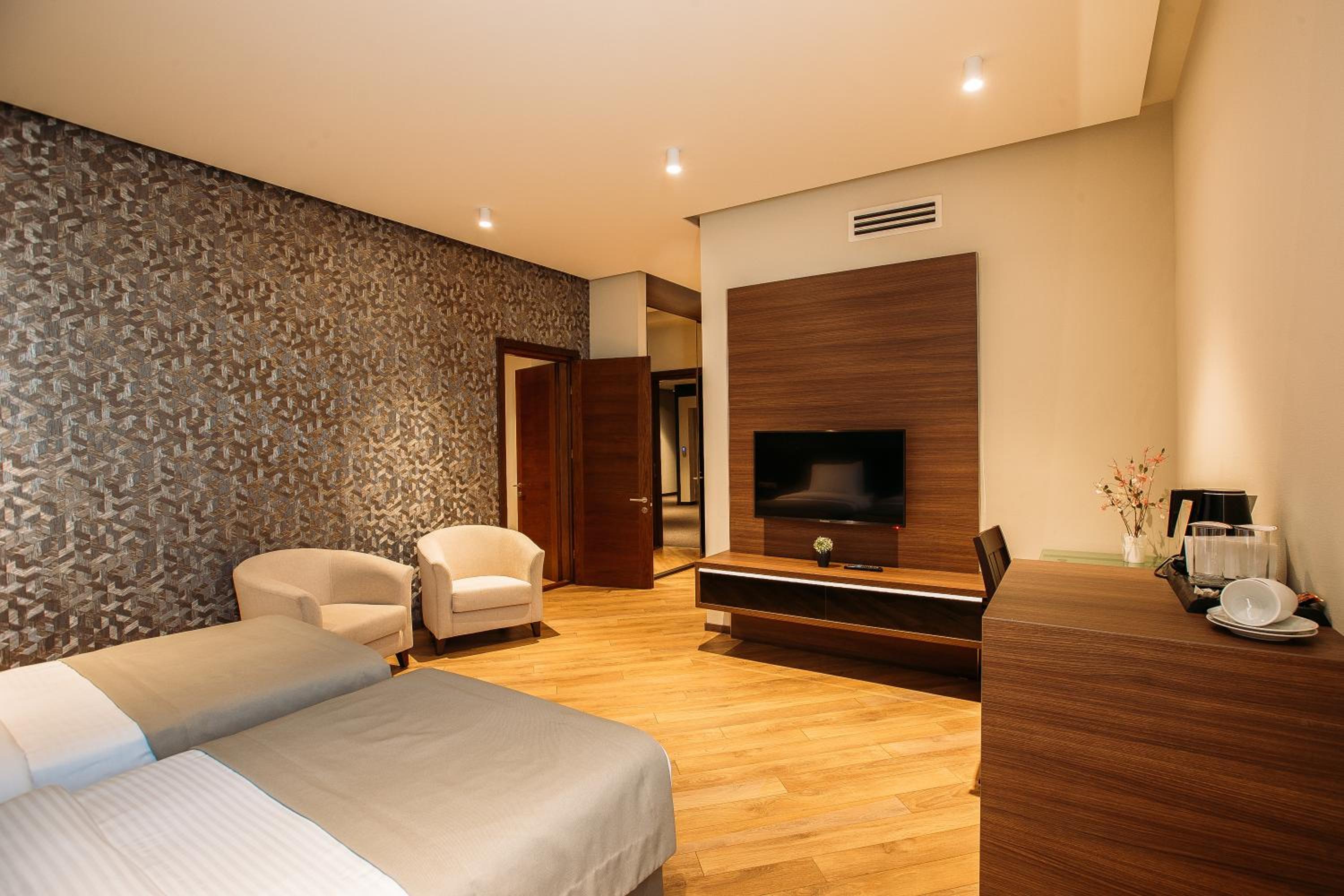 Two-Bedroom Suite - Photo 2