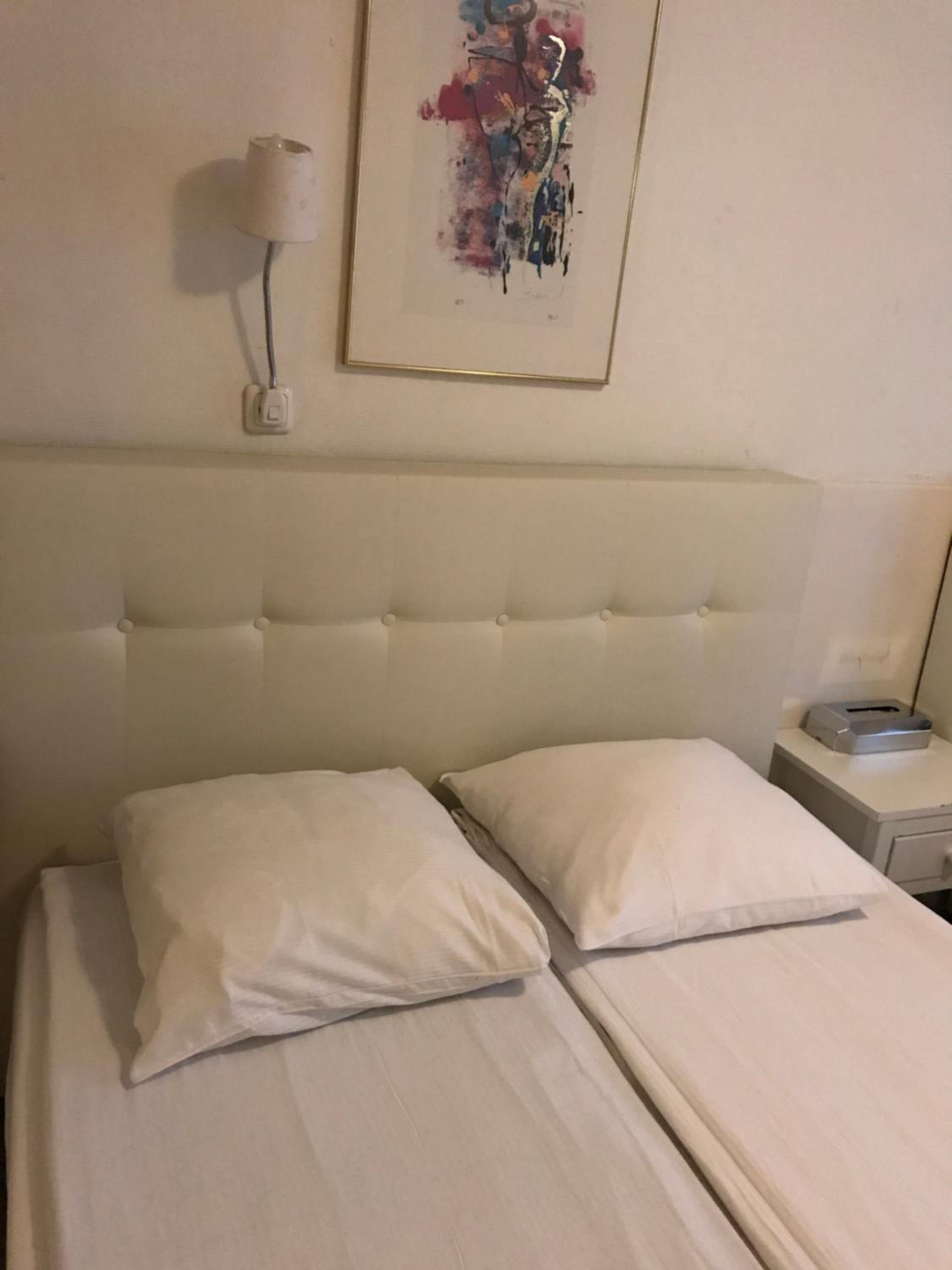 Double Room with Bathroom photo 2