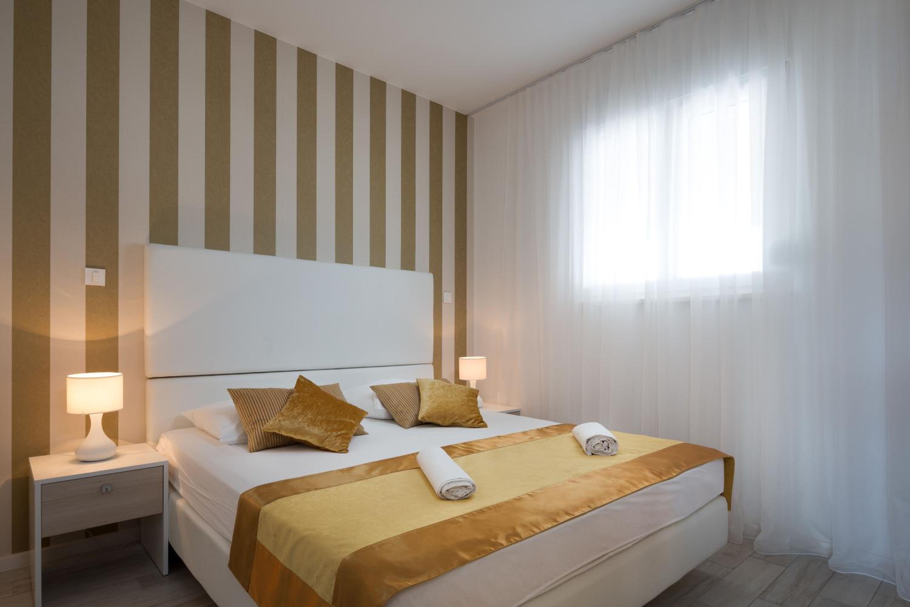 Deluxe Double Room with Park View (No Balcony) photo 3