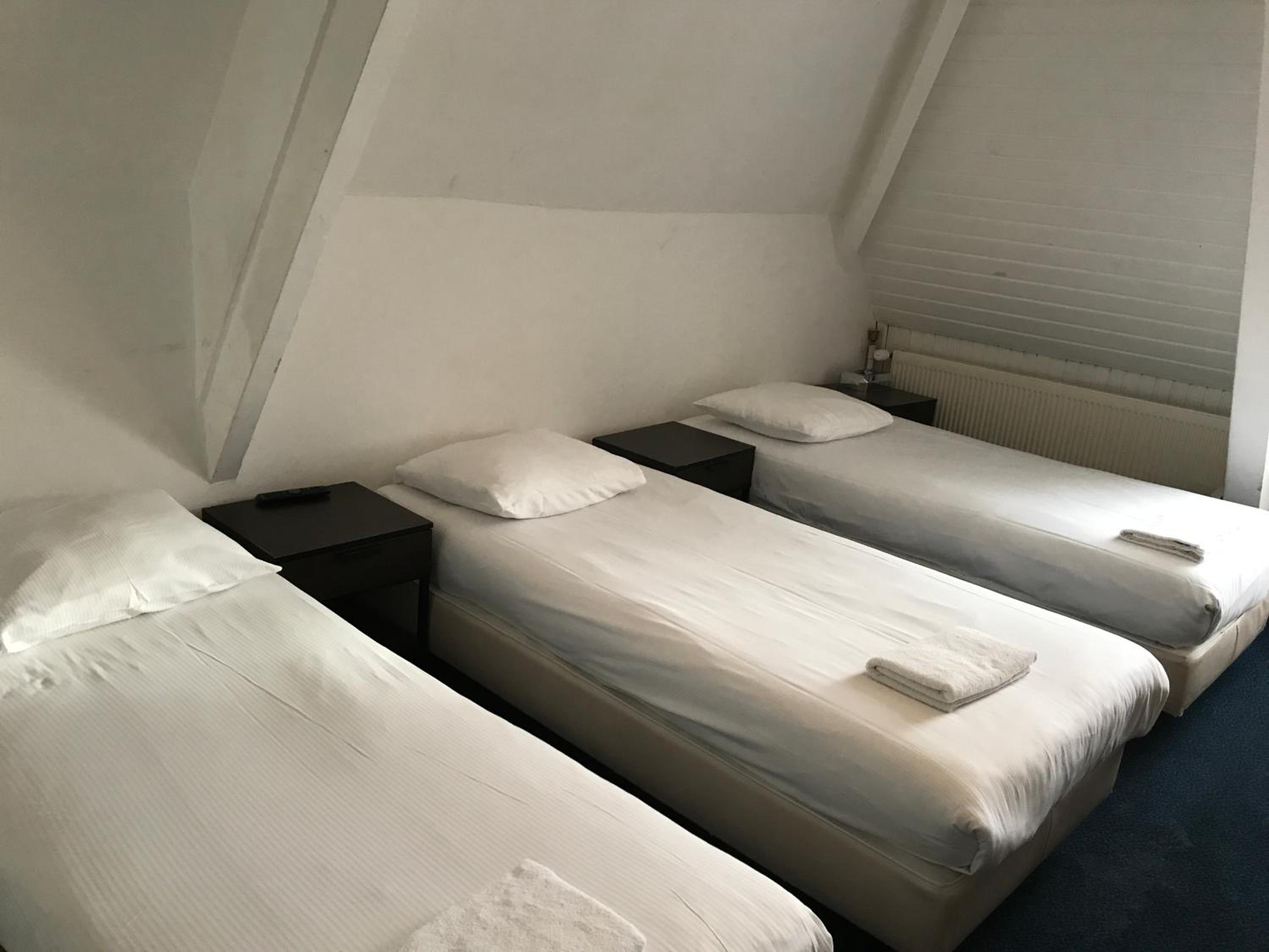 Triple Room with Private Bathroom photo 2