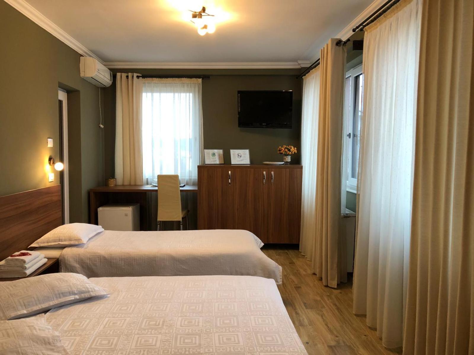 Comfort Triple Room with Shower - Photo 1