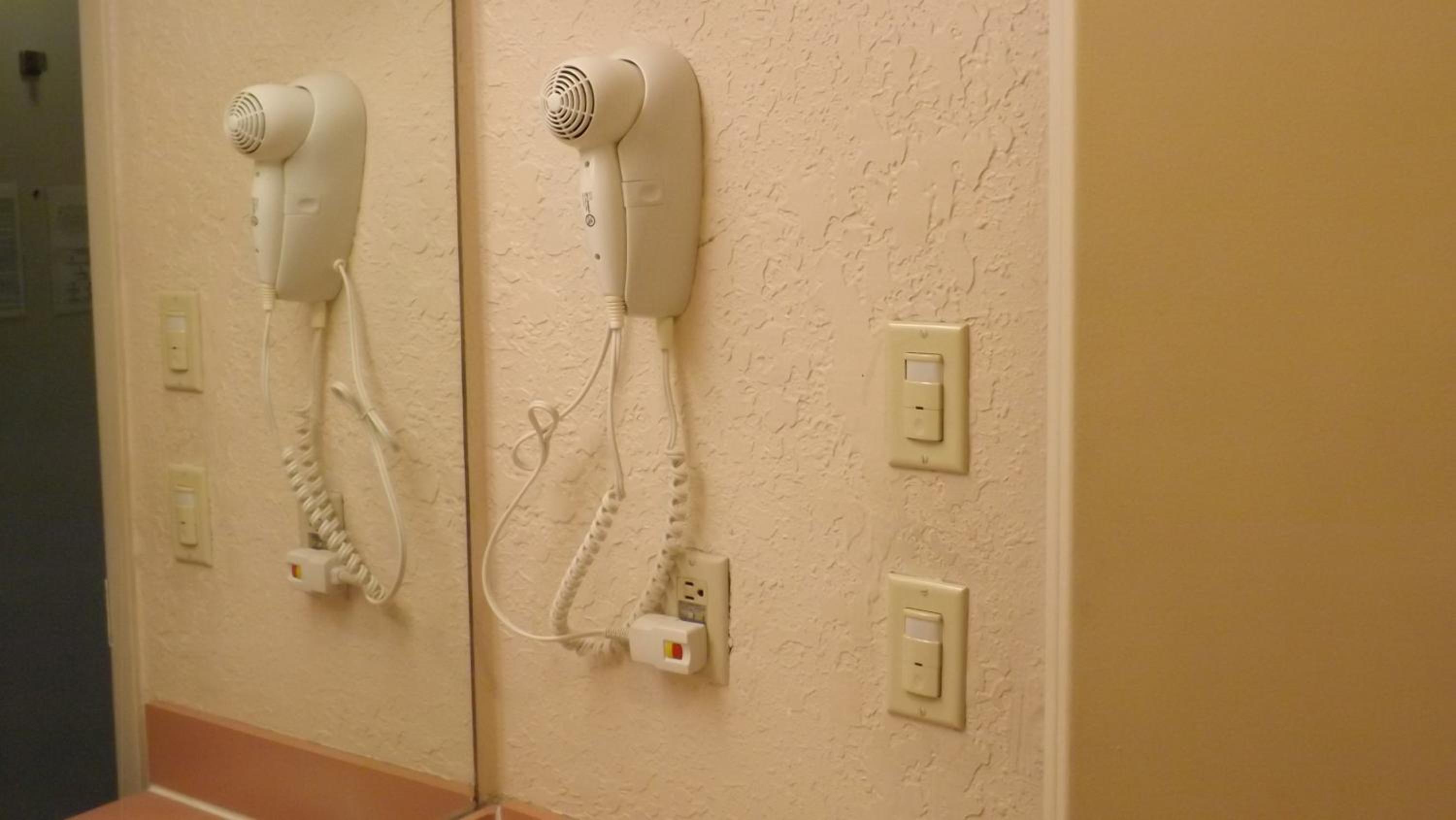 Queen Room - Non-Smoking - Photo 9
