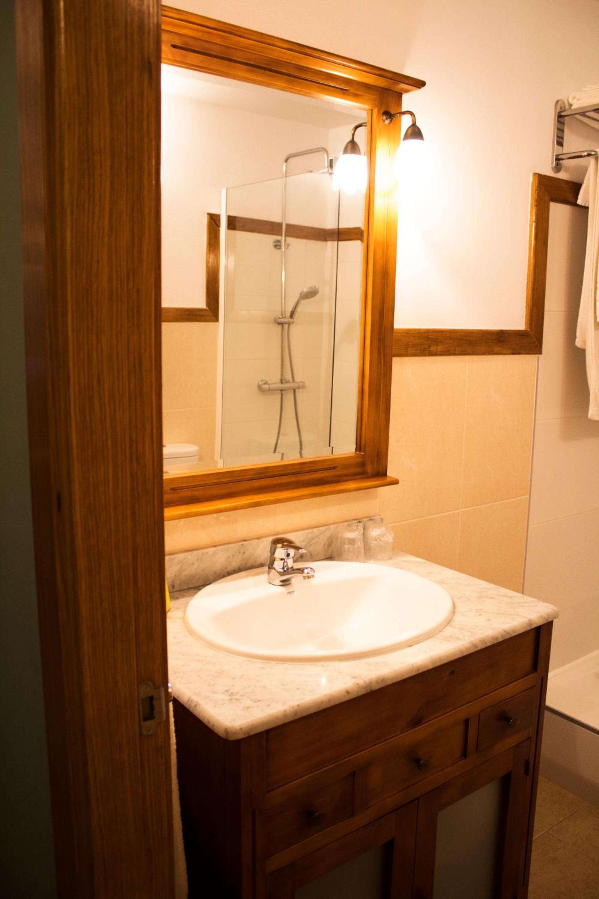 Twin Room with Shower photo 3