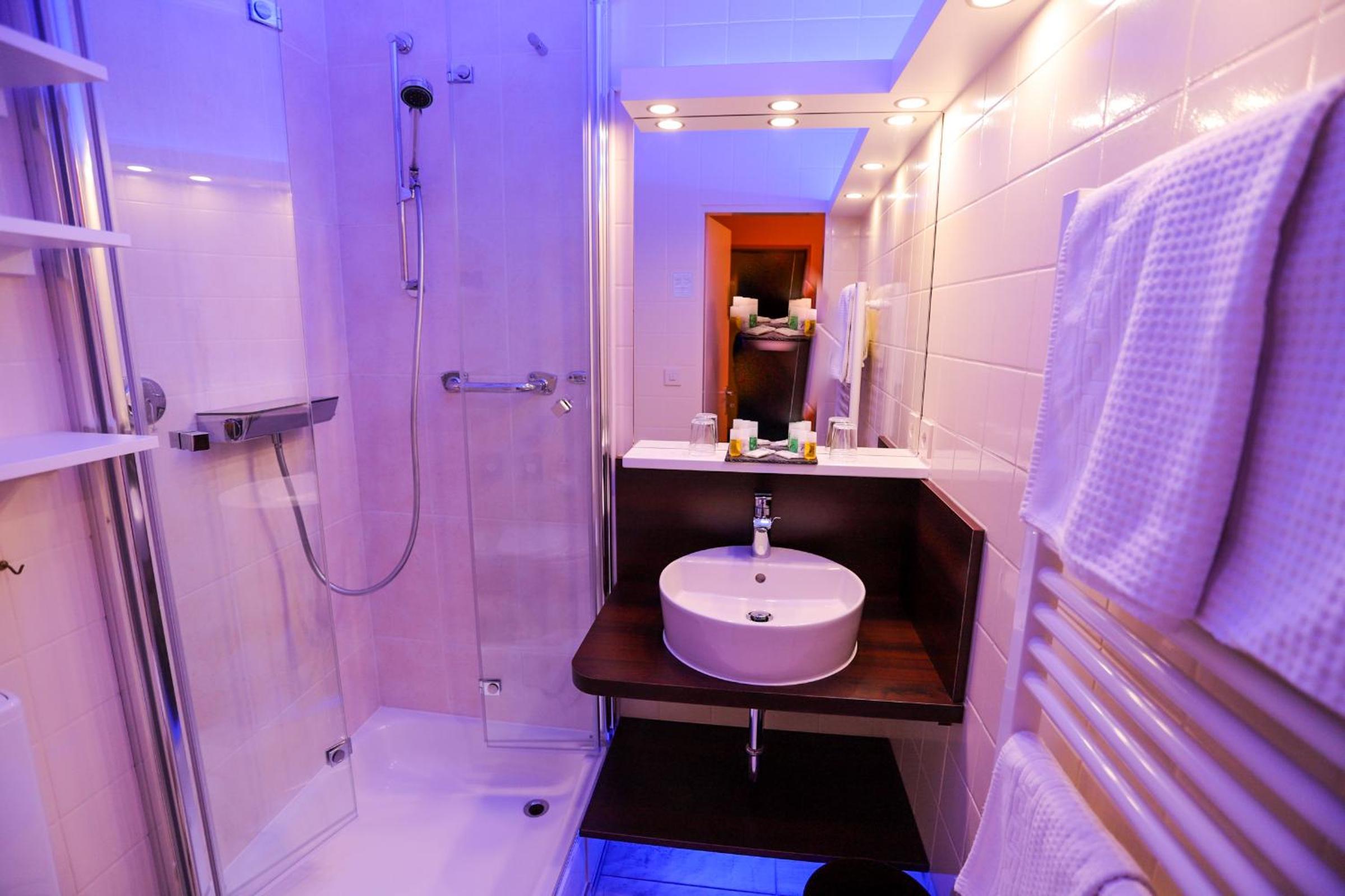 Double Room - Photo 10