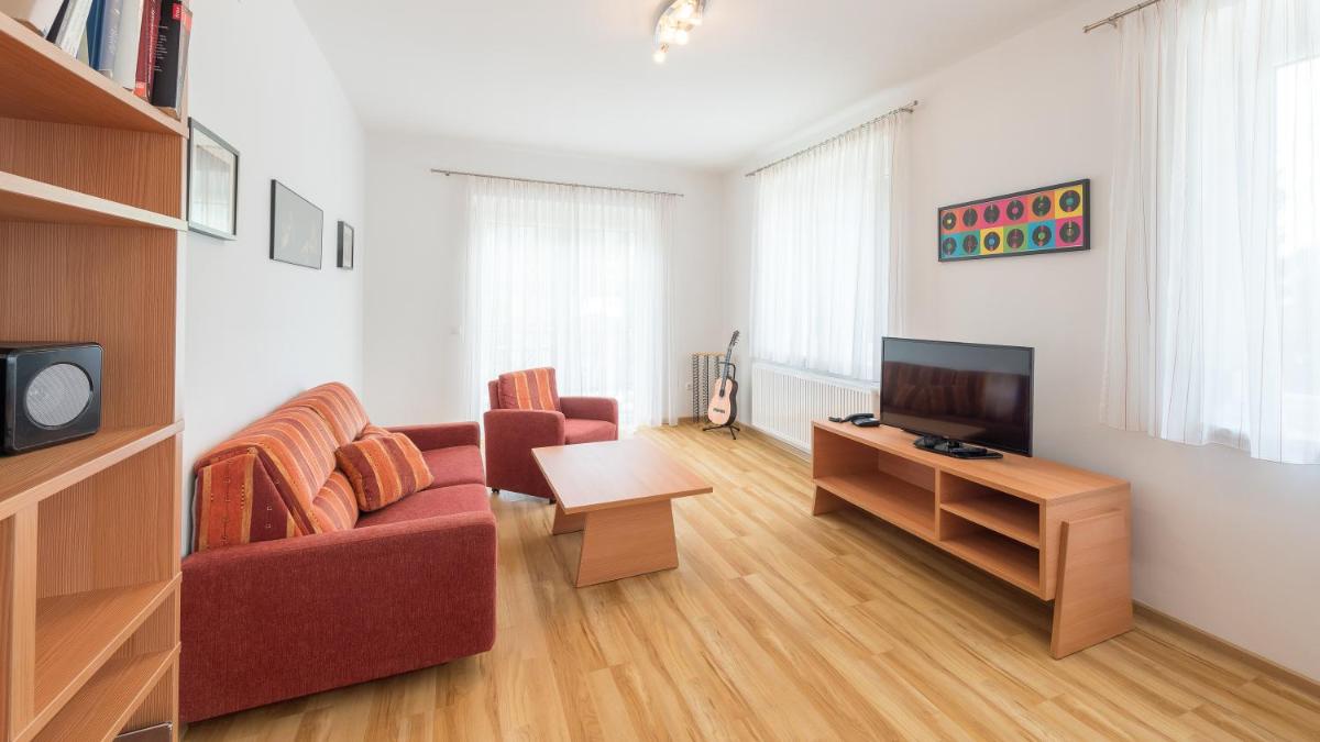 Apartment with Balcony photo 3