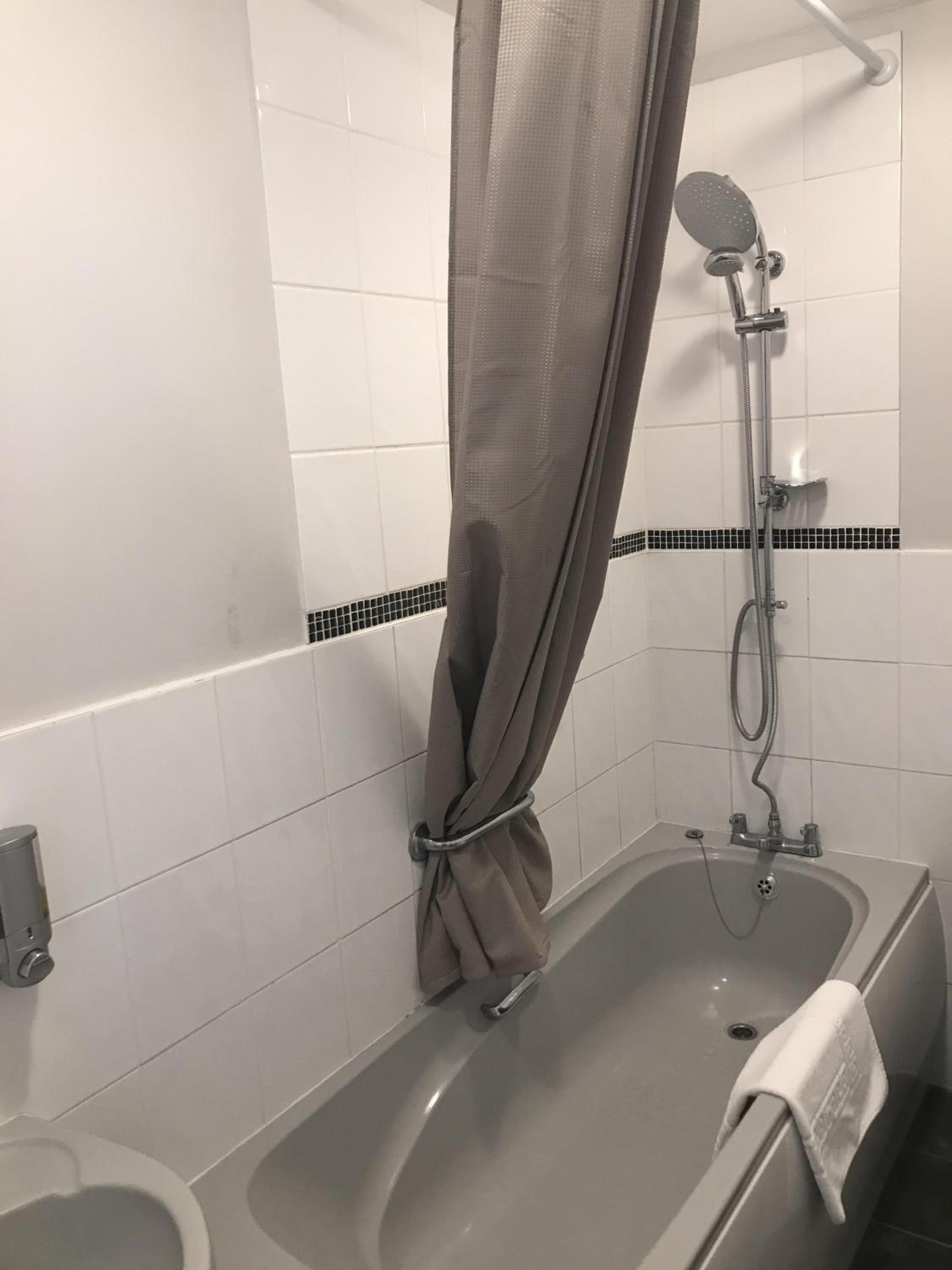 Double Room with Private Bathroom - Photo 7