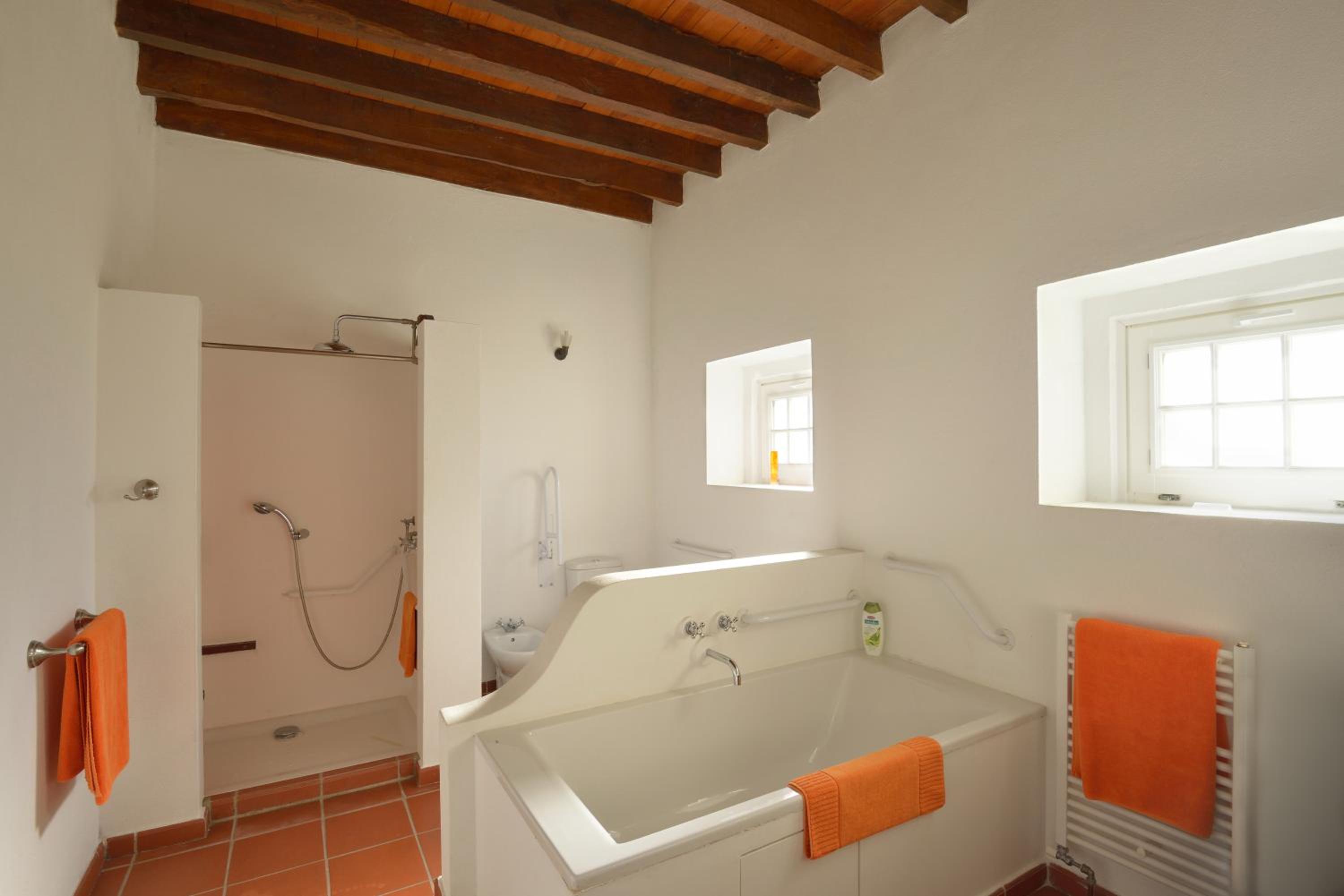 One-Bedroom Suite - Disability Access - Photo 4