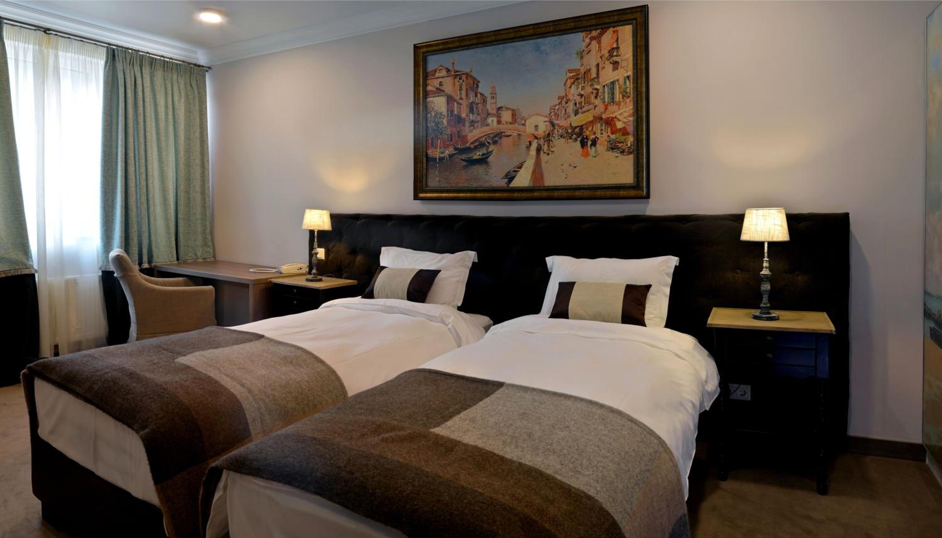 Standard Double or Twin Room photo 2