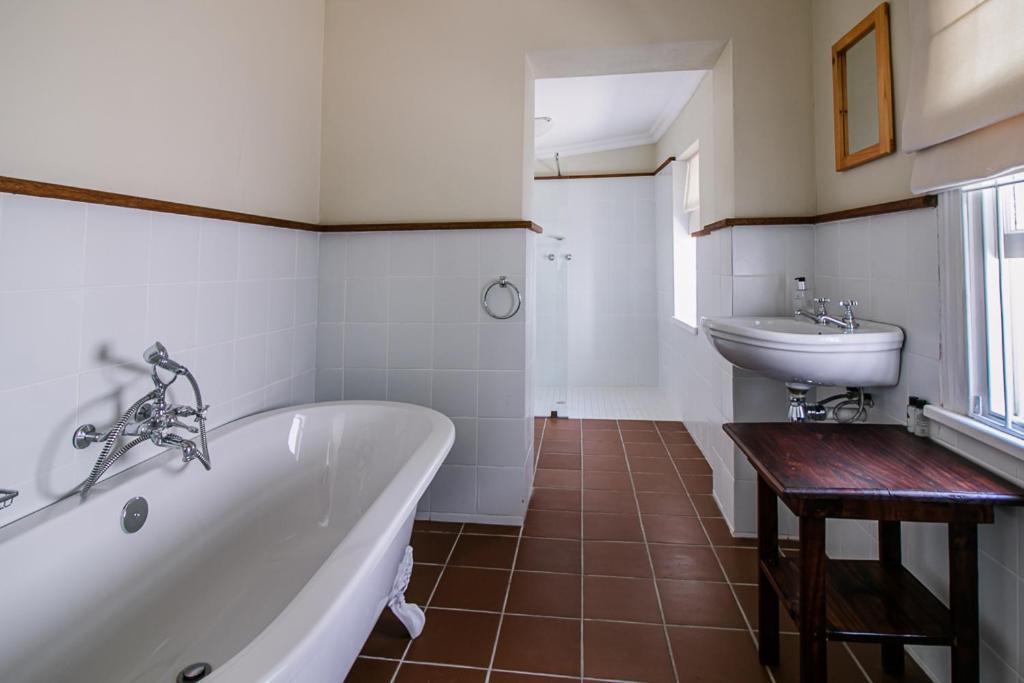 Two-Bedroom Apartment - Photo 2