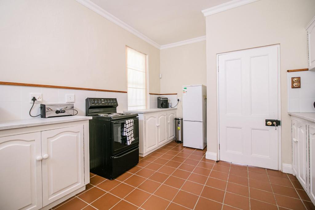 Two-Bedroom Apartment - Photo 6