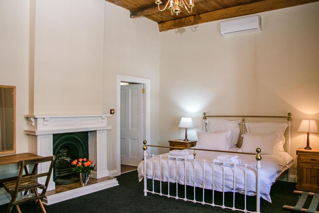 Two-Bedroom Apartment - Photo 11