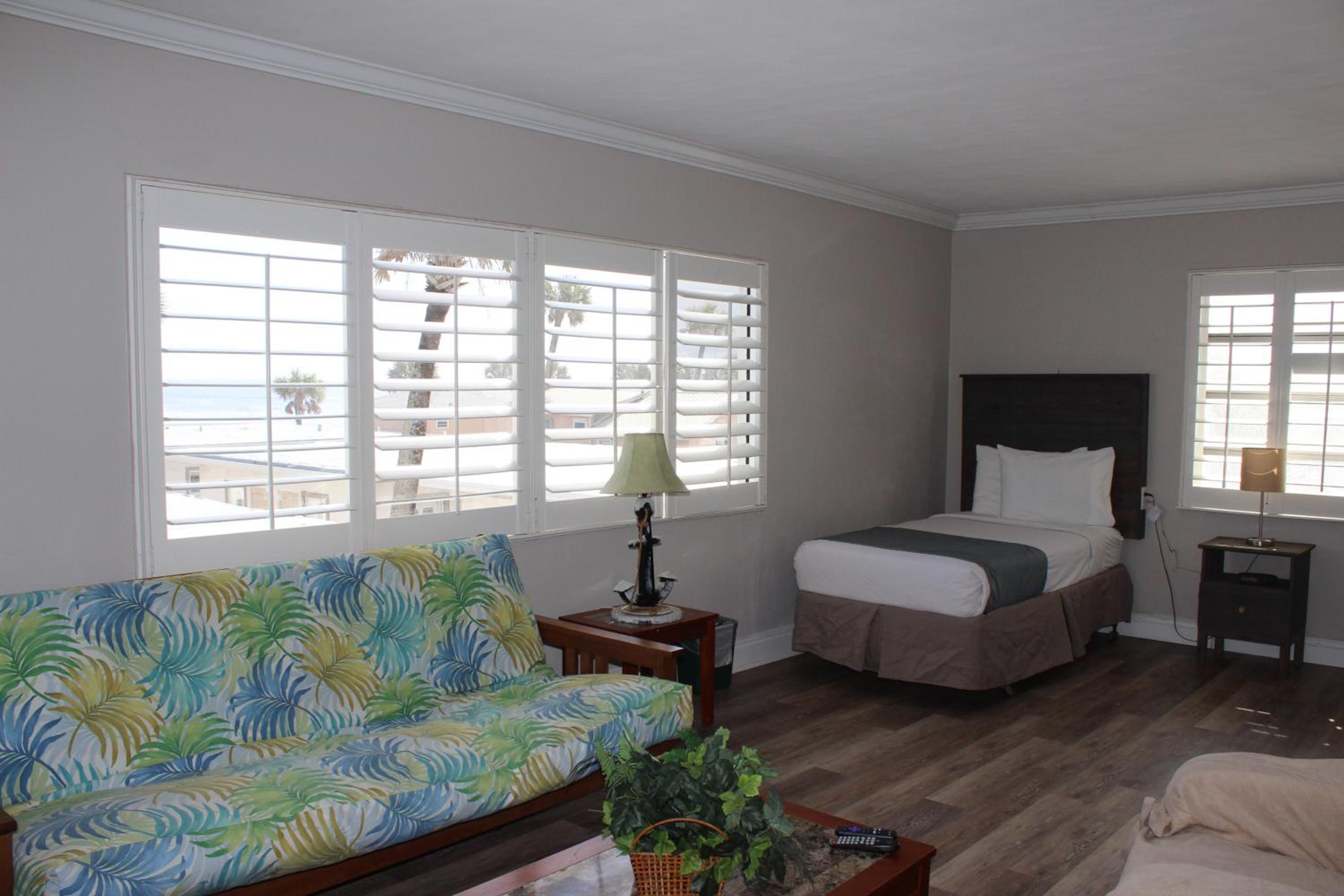 One-Bedroom Apartment with Ocean View - Photo 1