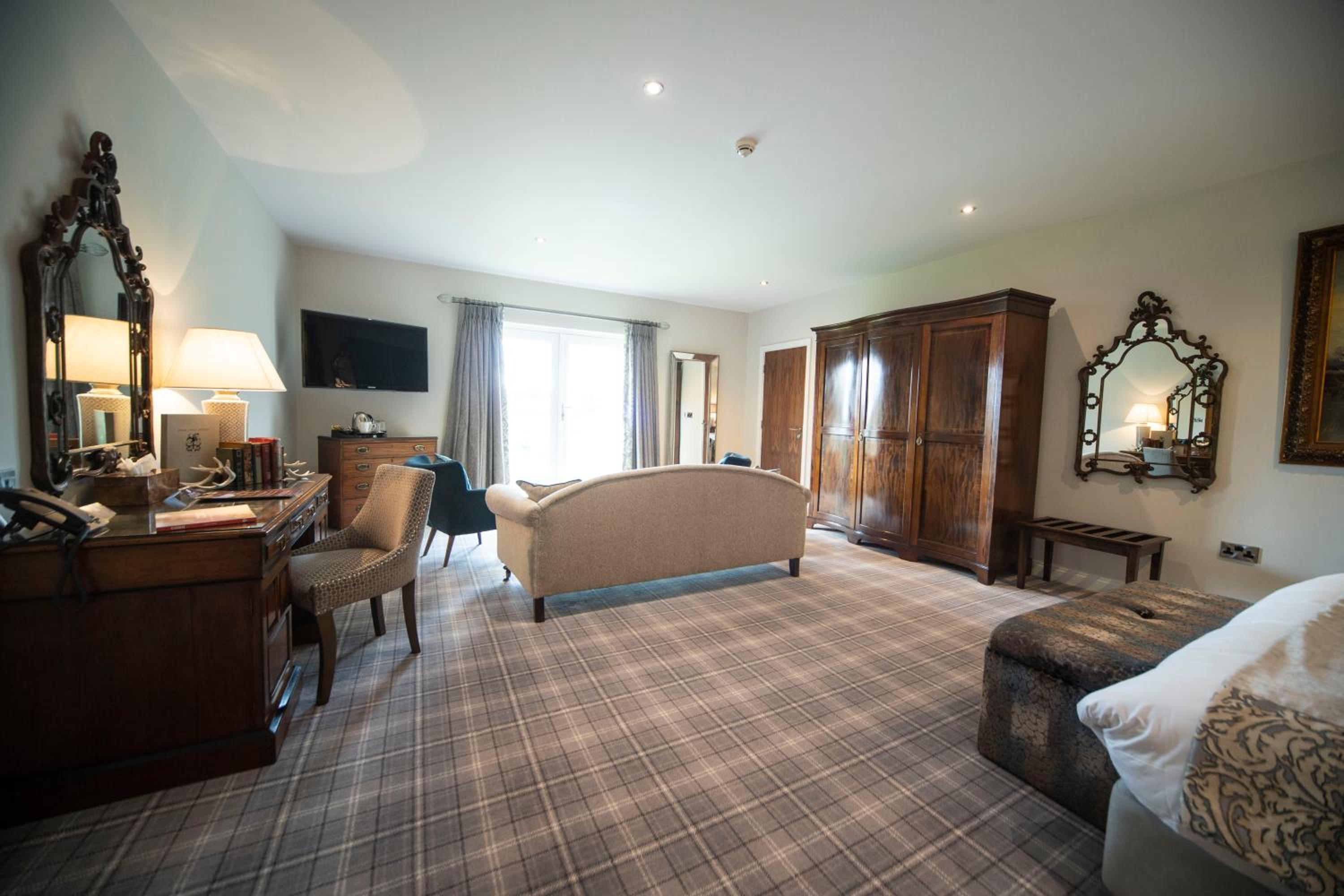 The Hardwick - with Lake View  - Photo 3