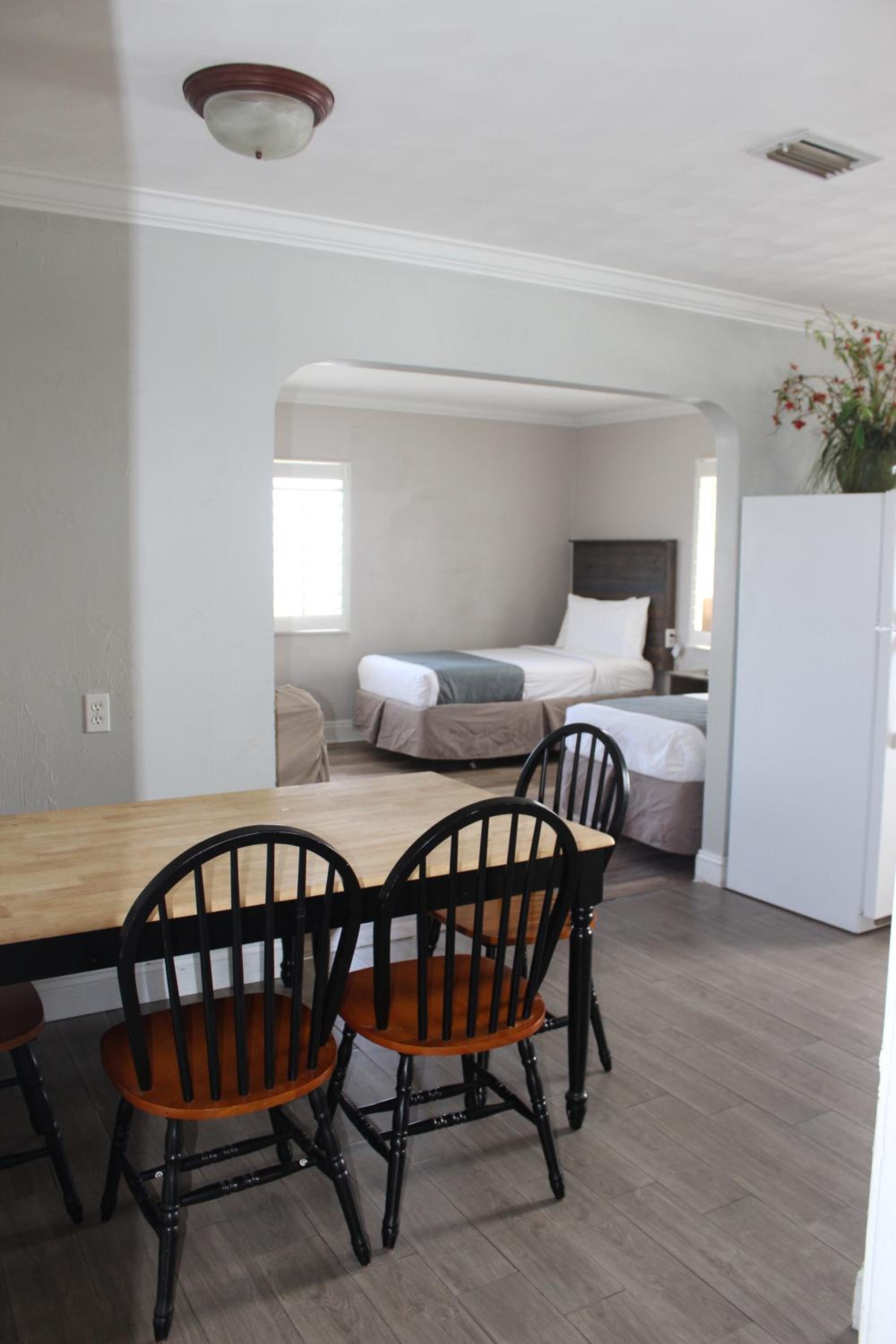 One-Bedroom Apartment with Ocean View - Photo 3