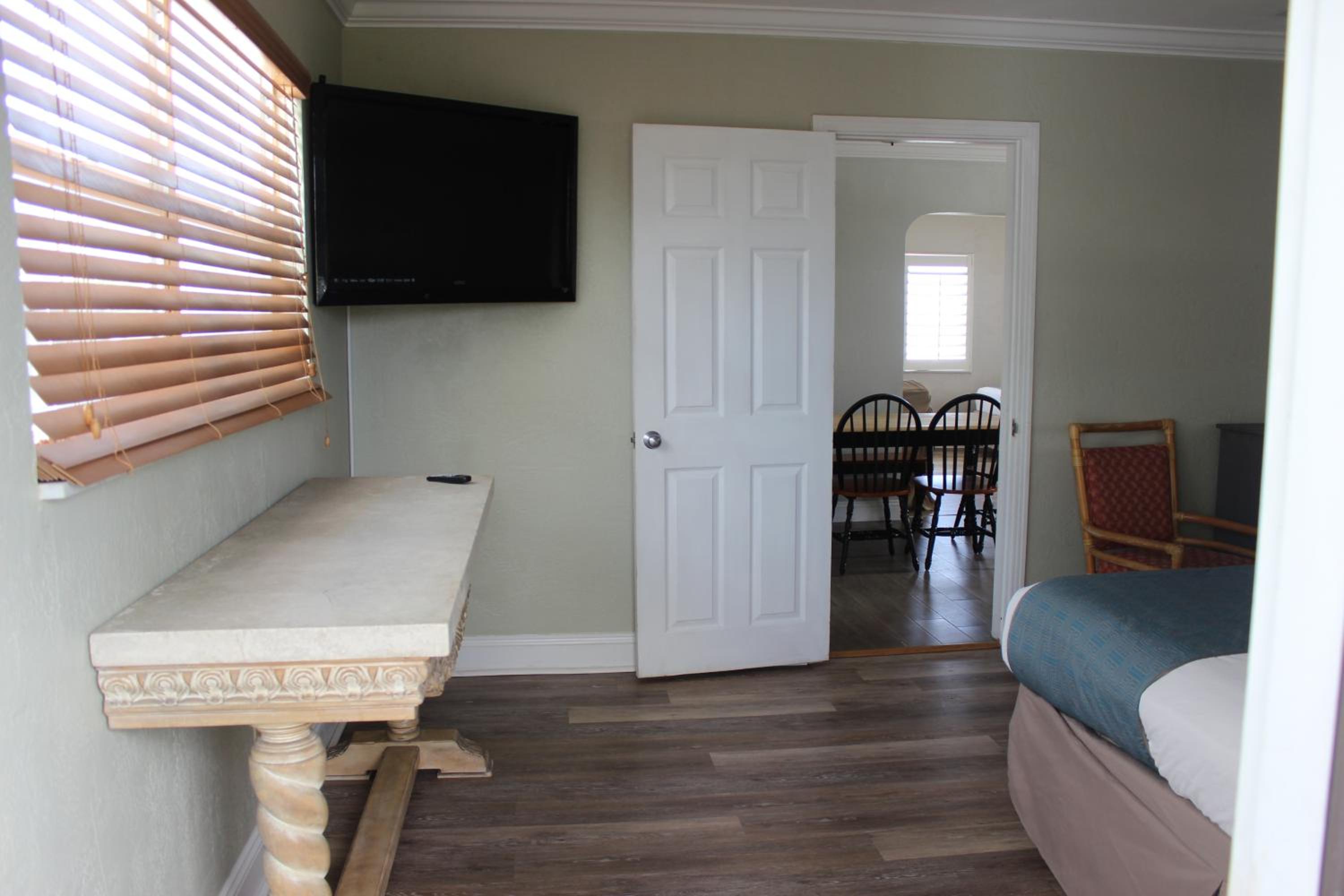 One-Bedroom Apartment with Ocean View - Photo 5