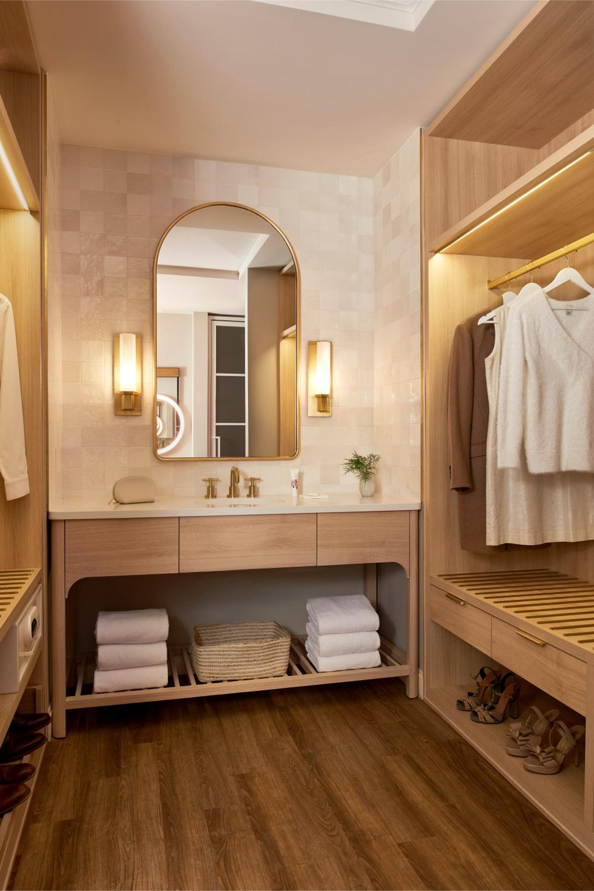 Grand King Room - Photo 18