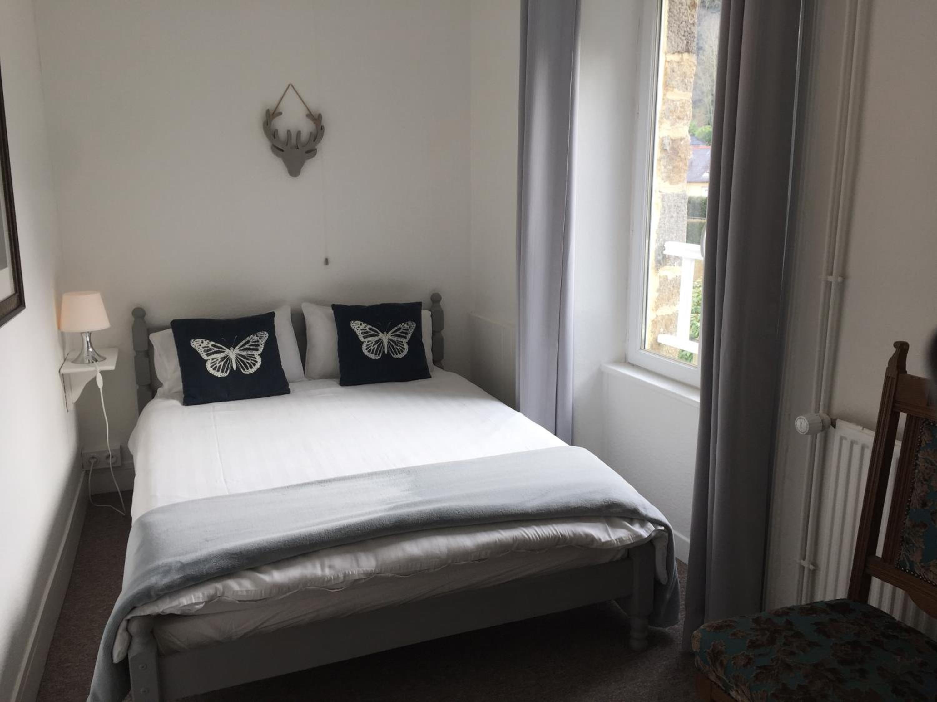 Little double room with private shower room photo 2