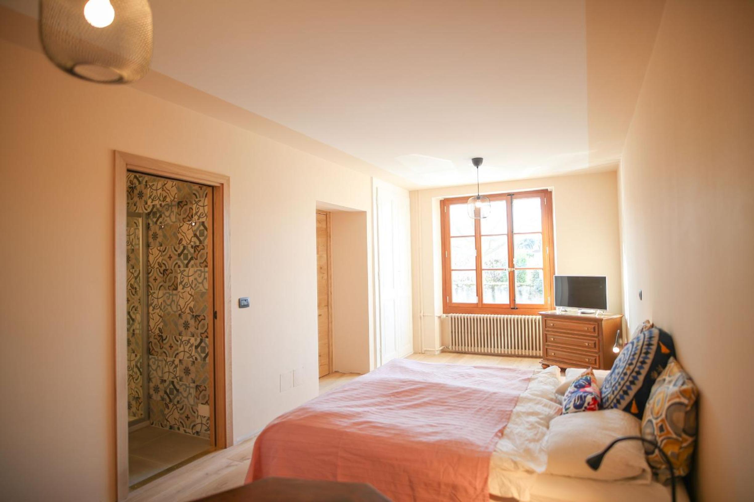 Deluxe Double Room - Photo 8