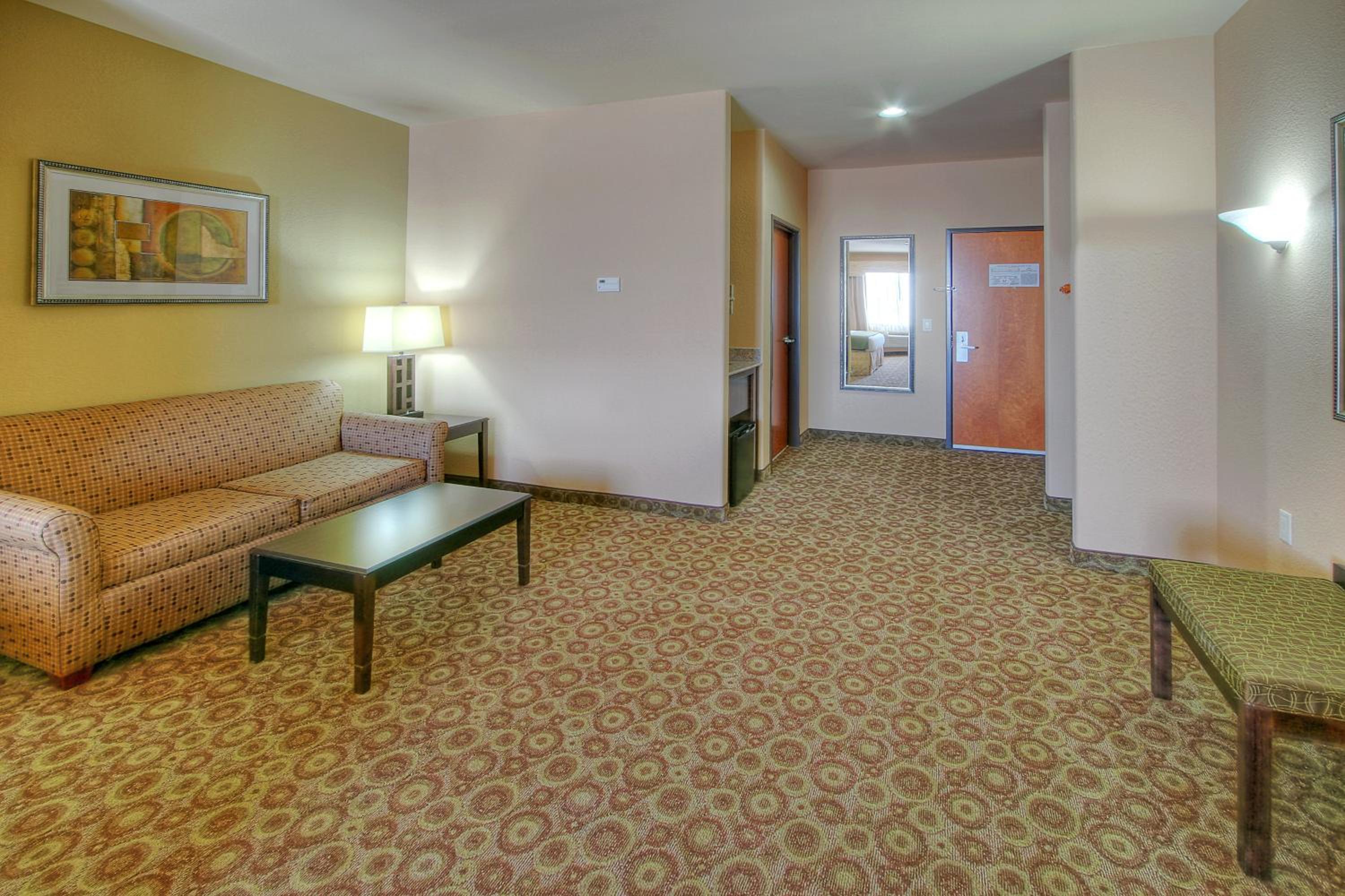 Standard Room With Two Queen Beds - Photo 6