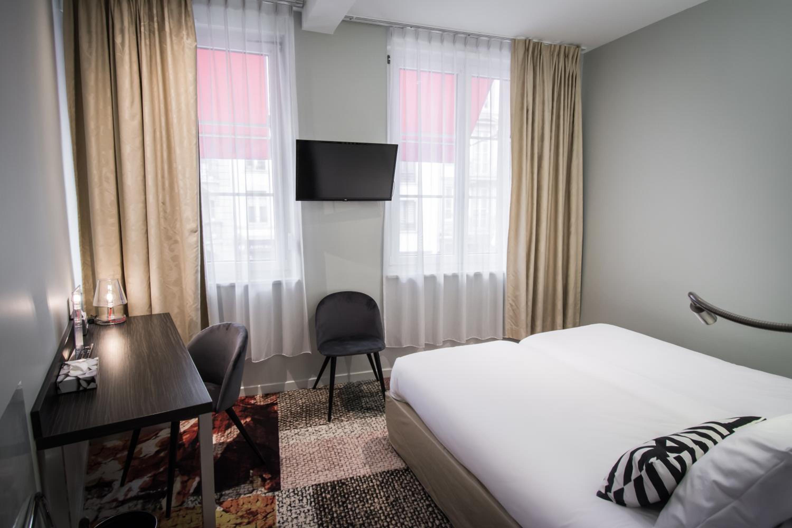 Twin Room - Photo 8