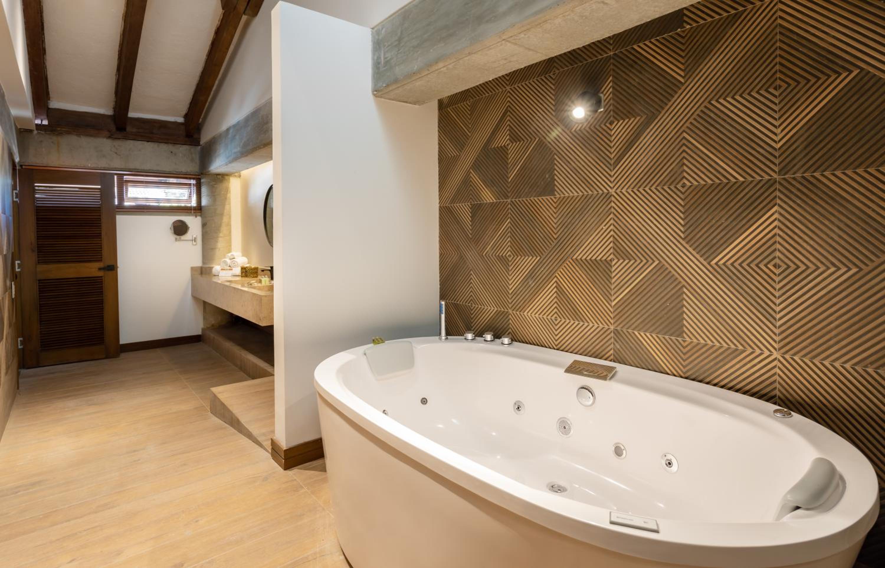 Superior Suite - Photo 8