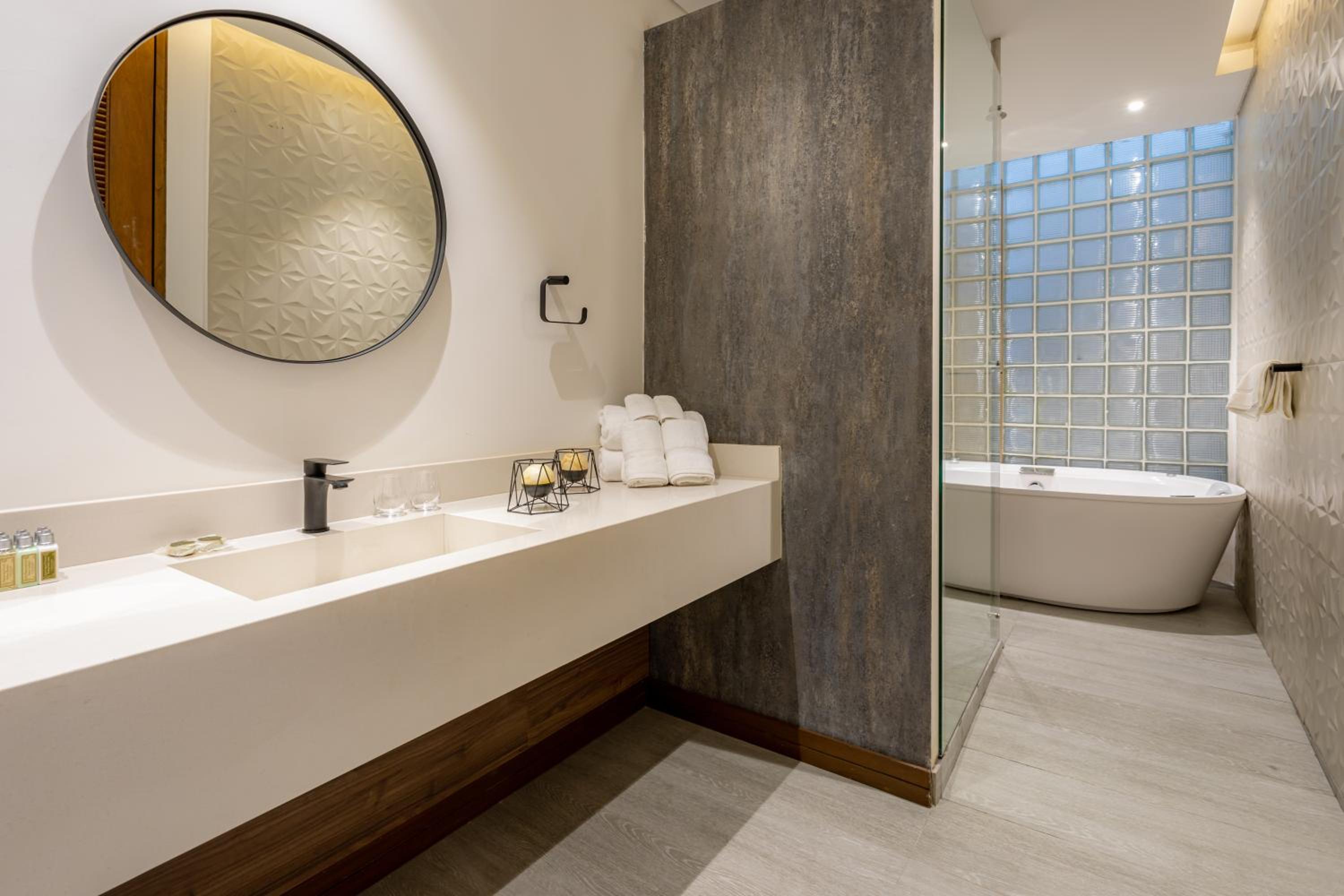 Standard Suite - Photo 7