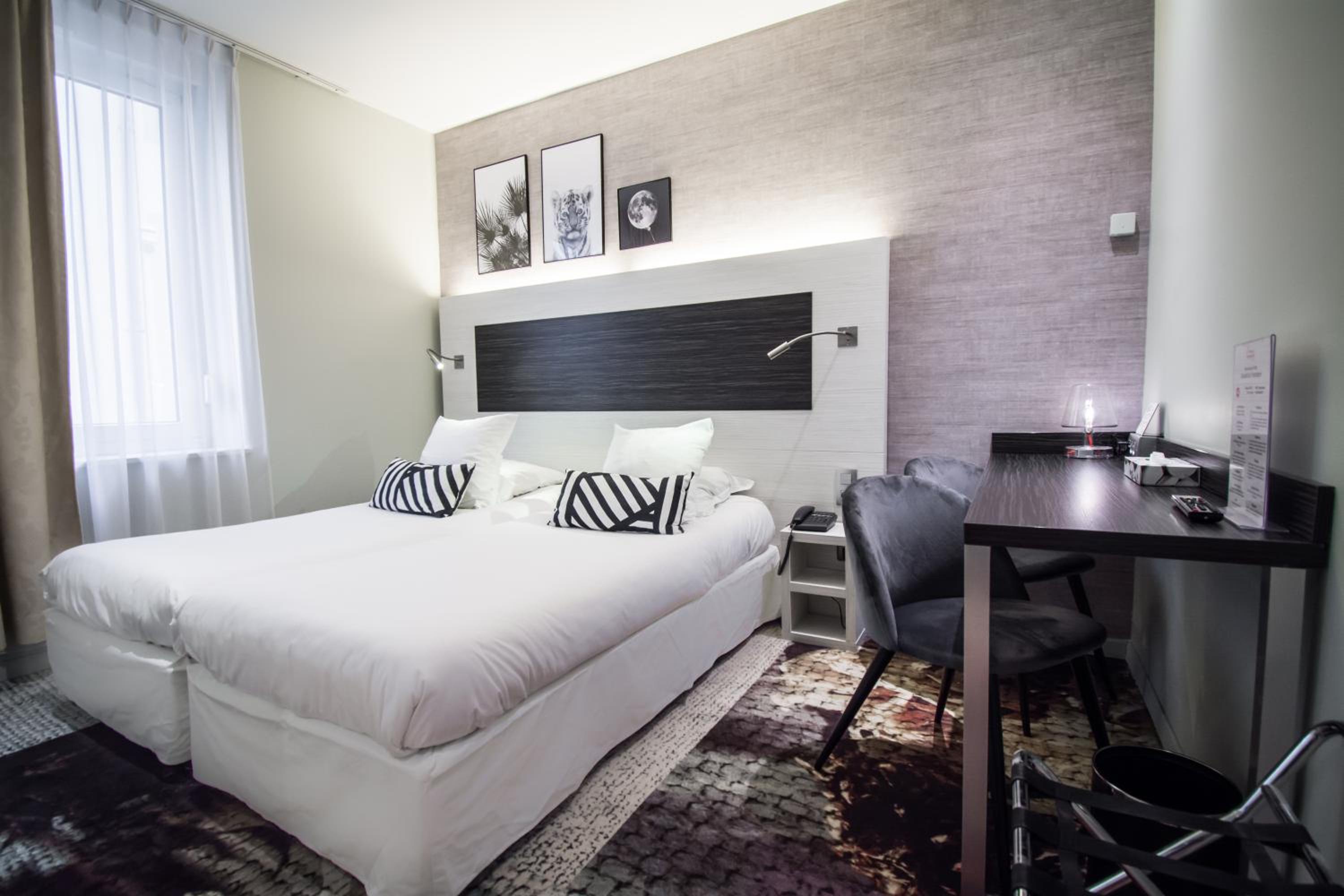 Twin Room - Photo 10