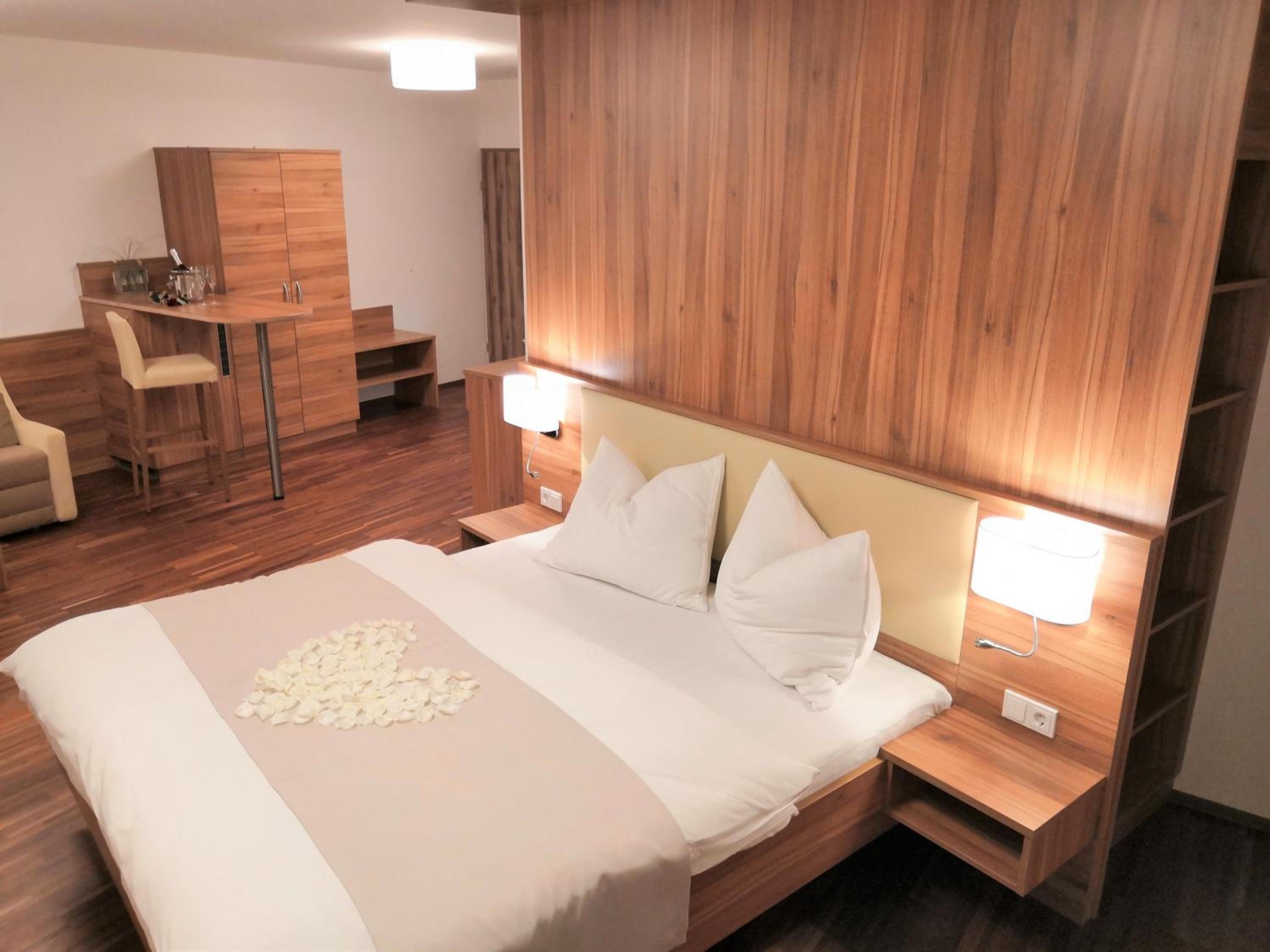 Suite - Photo 1