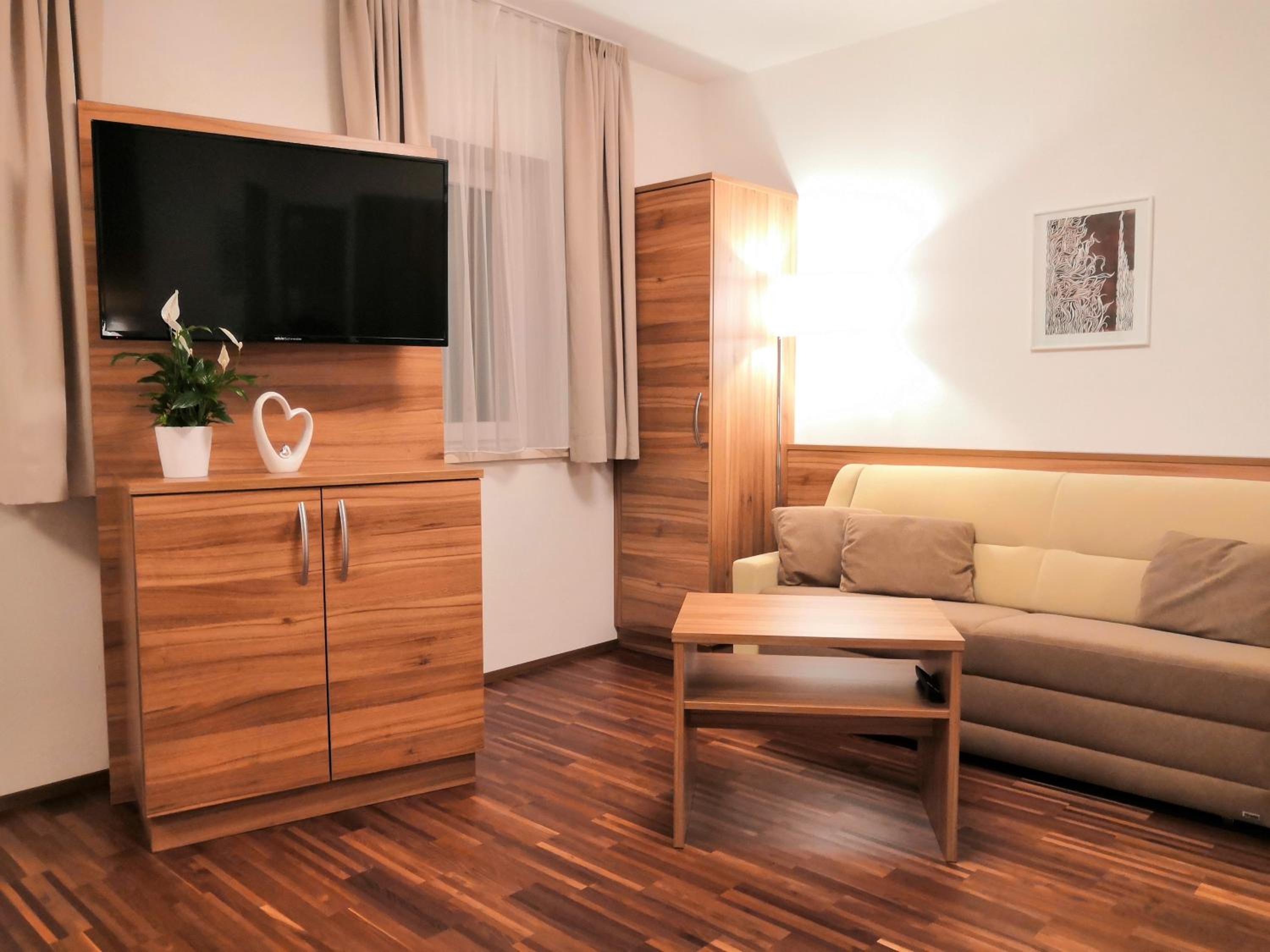 Suite - Photo 13