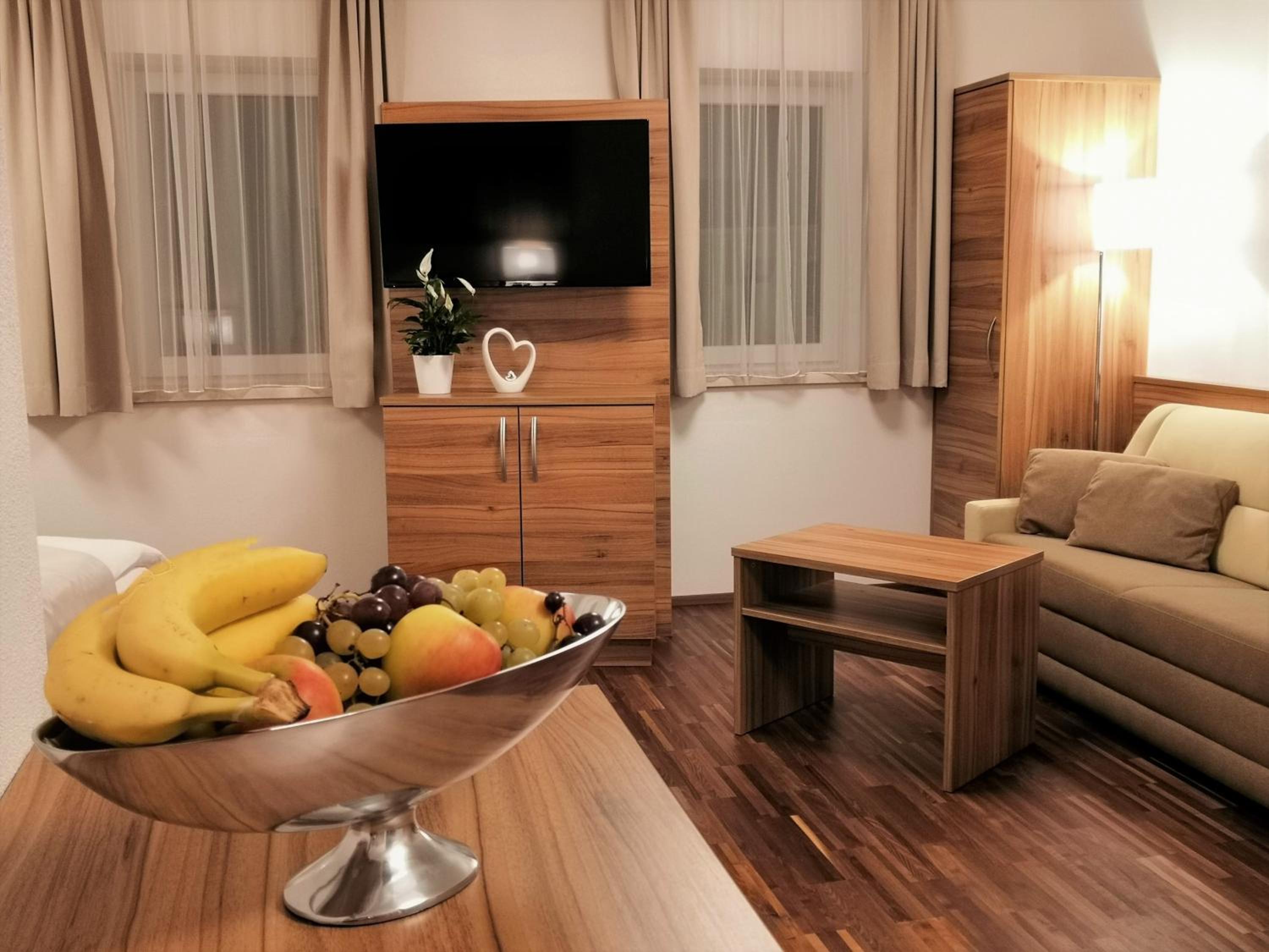 Suite - Photo 15