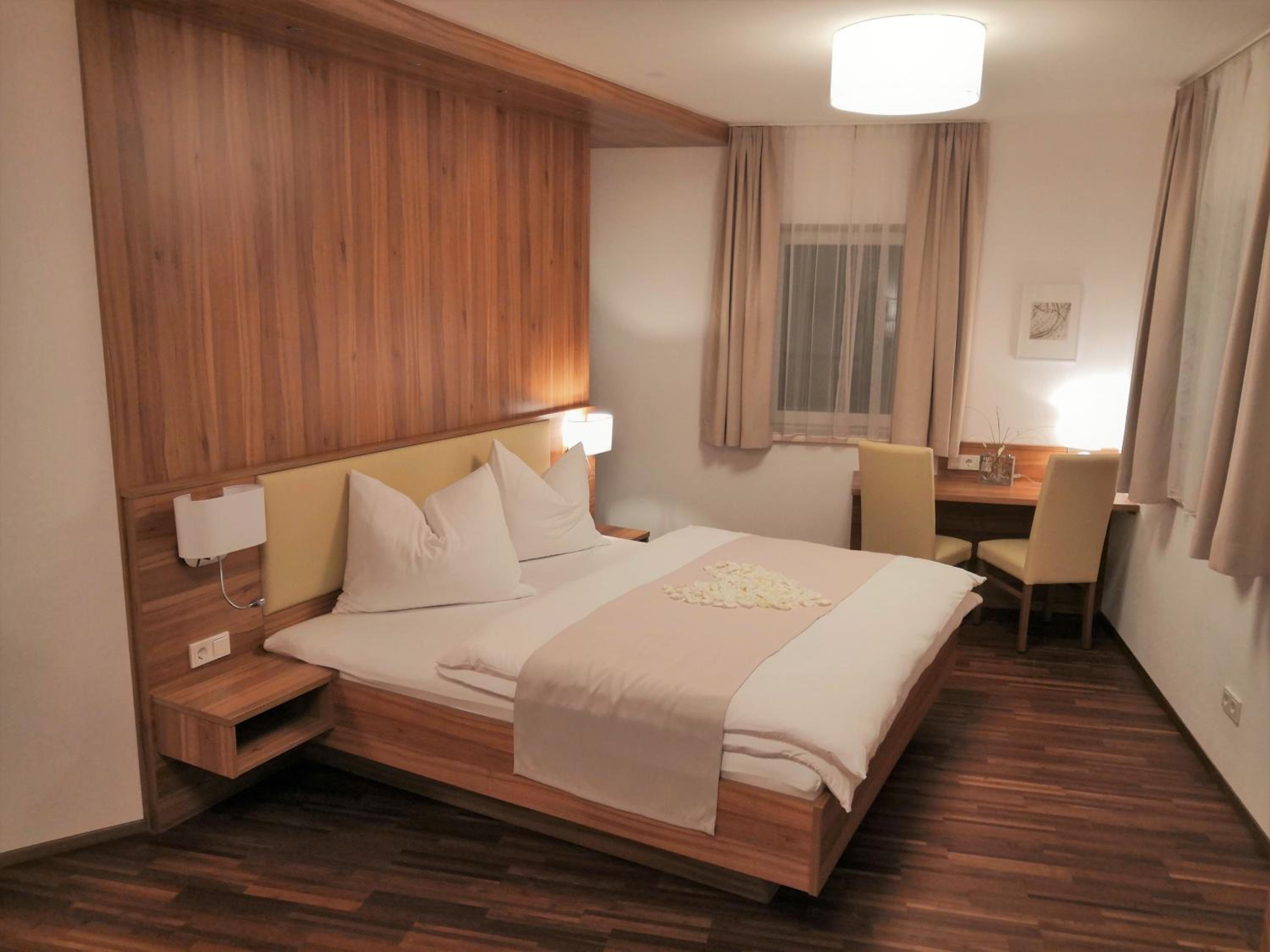 Suite - Photo 16