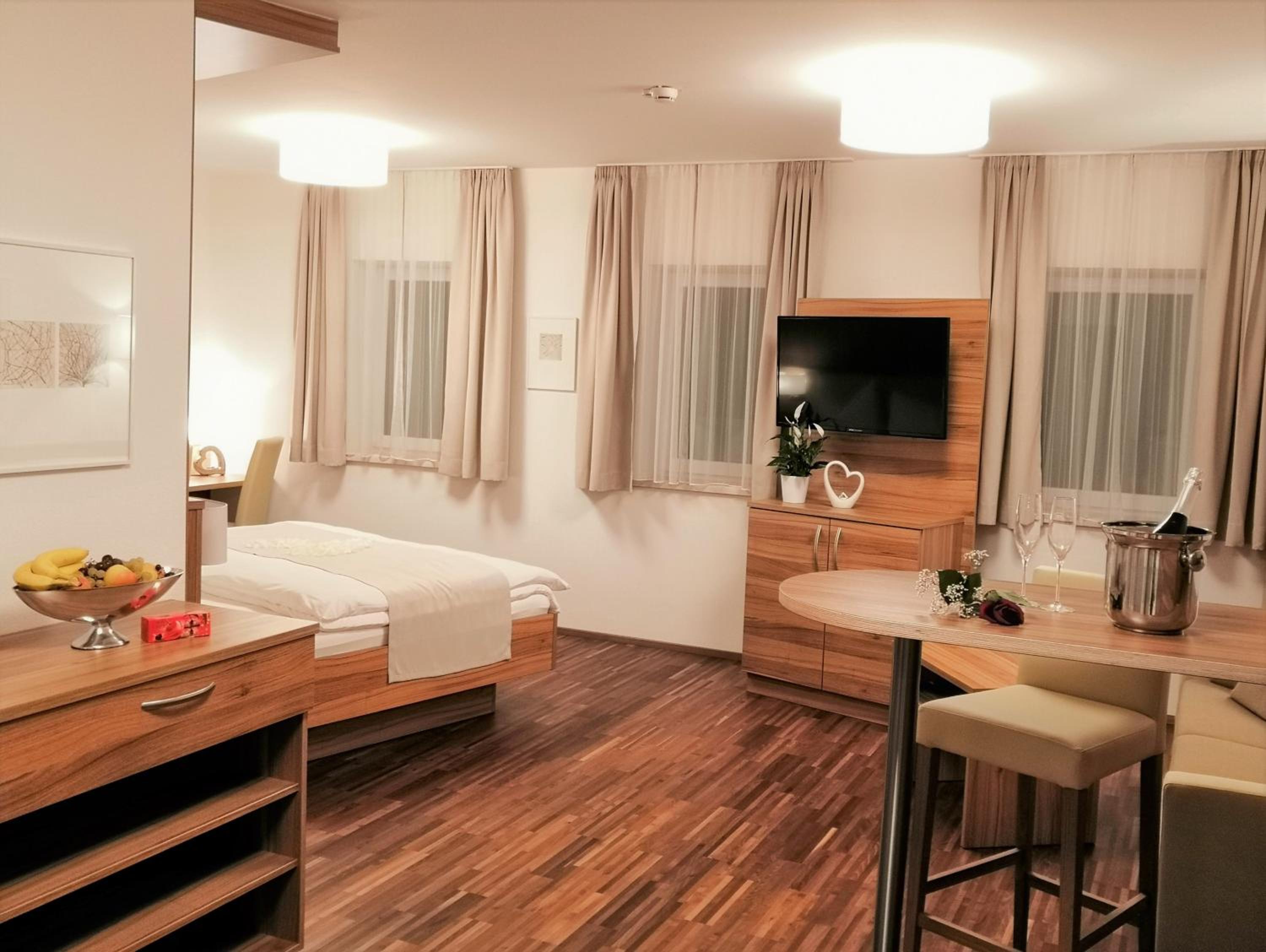 Suite - Photo 18