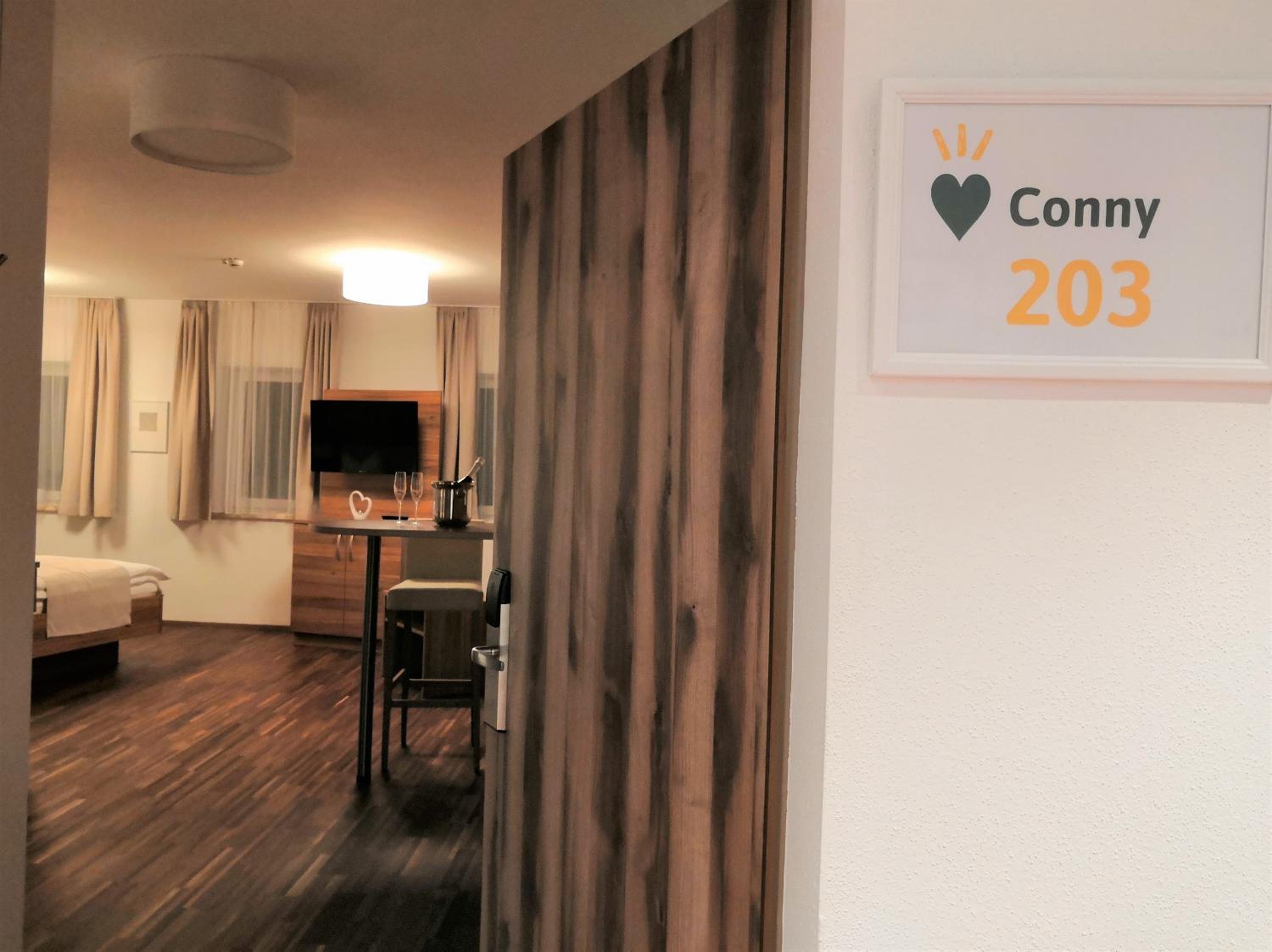 Suite - Photo 19
