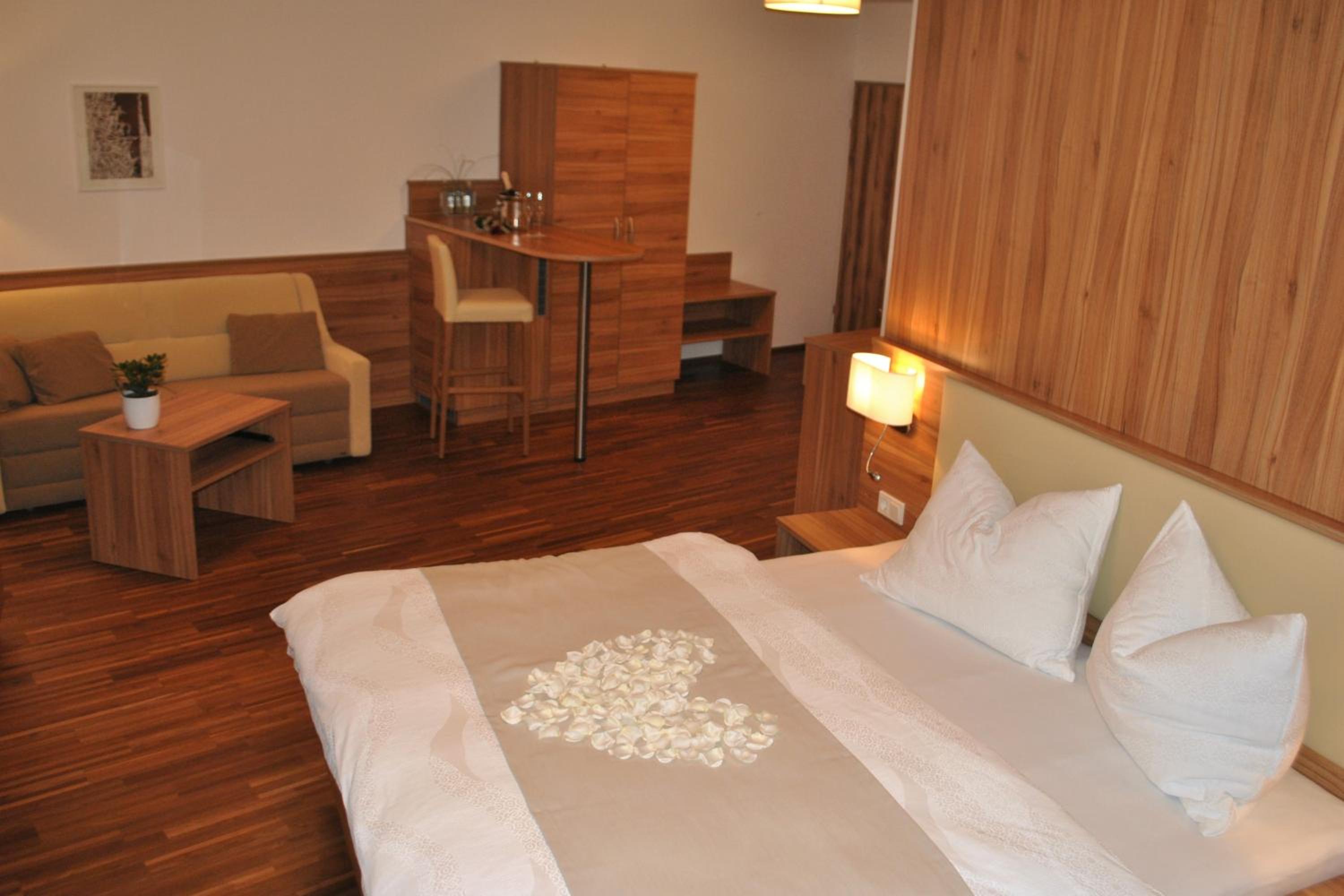Suite - Photo 20