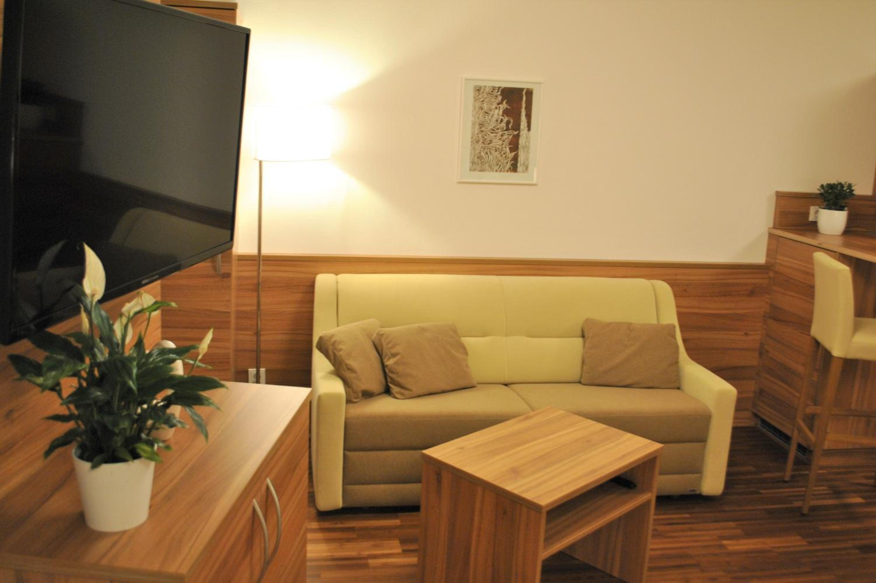 Suite - Photo 22