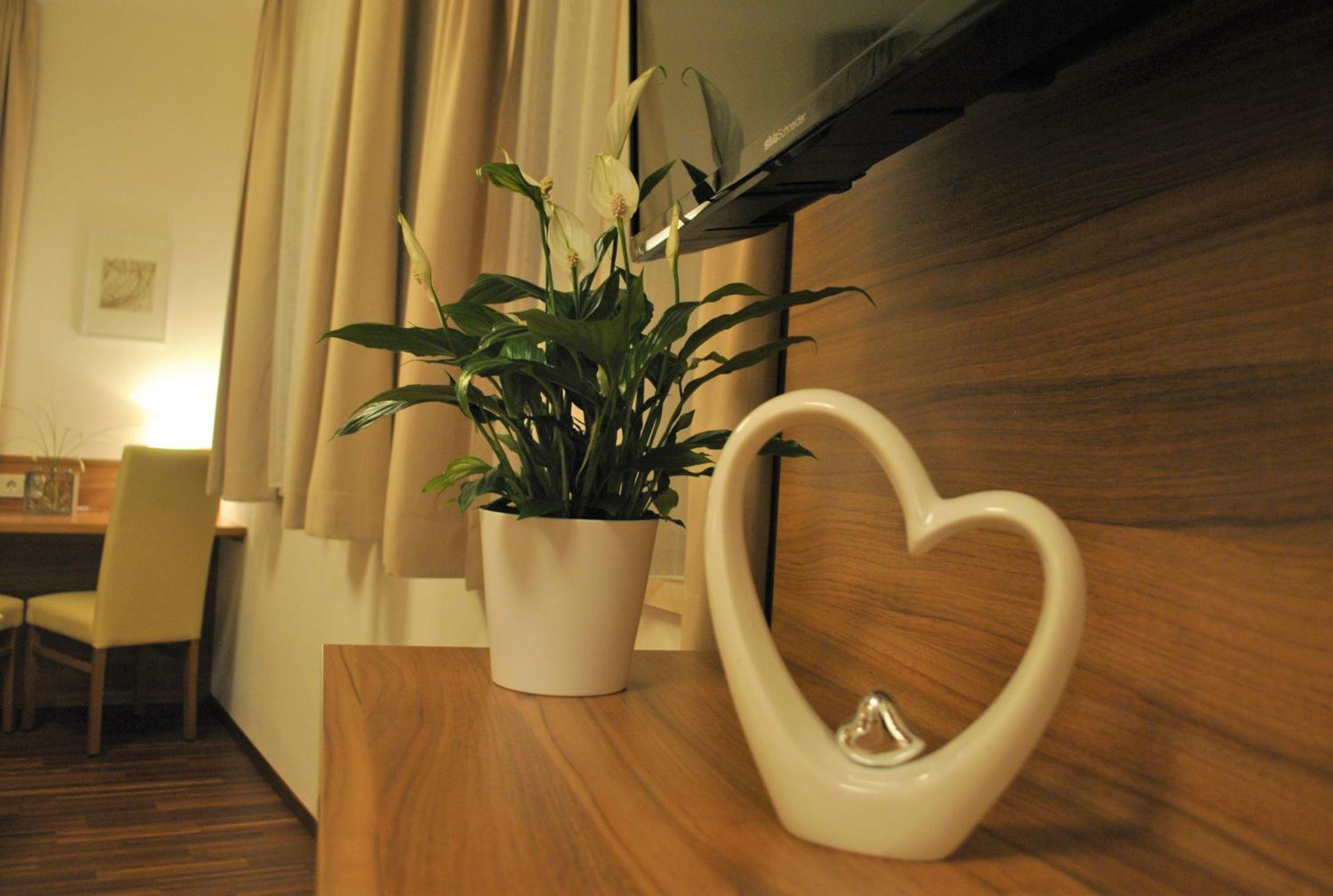 Suite - Photo 24