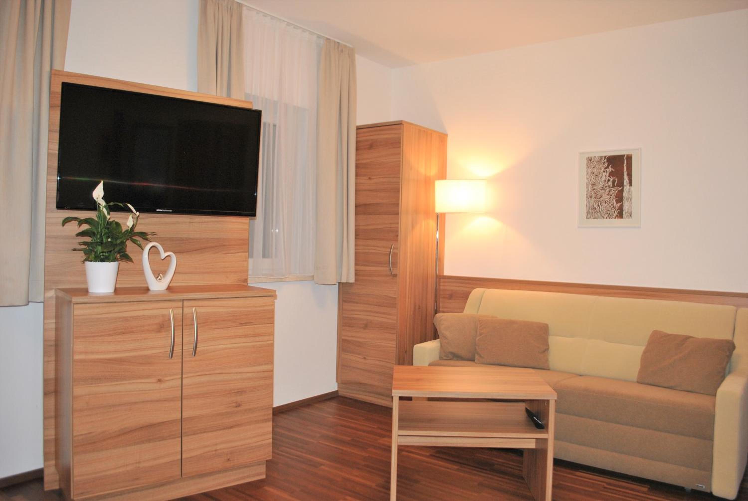 Suite - Photo 25