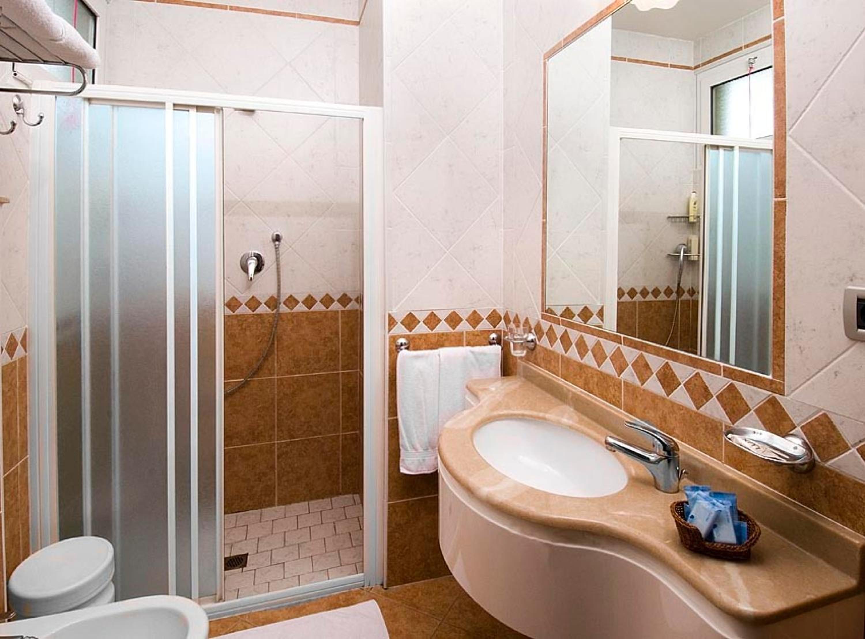 Double or Twin Room photo 3