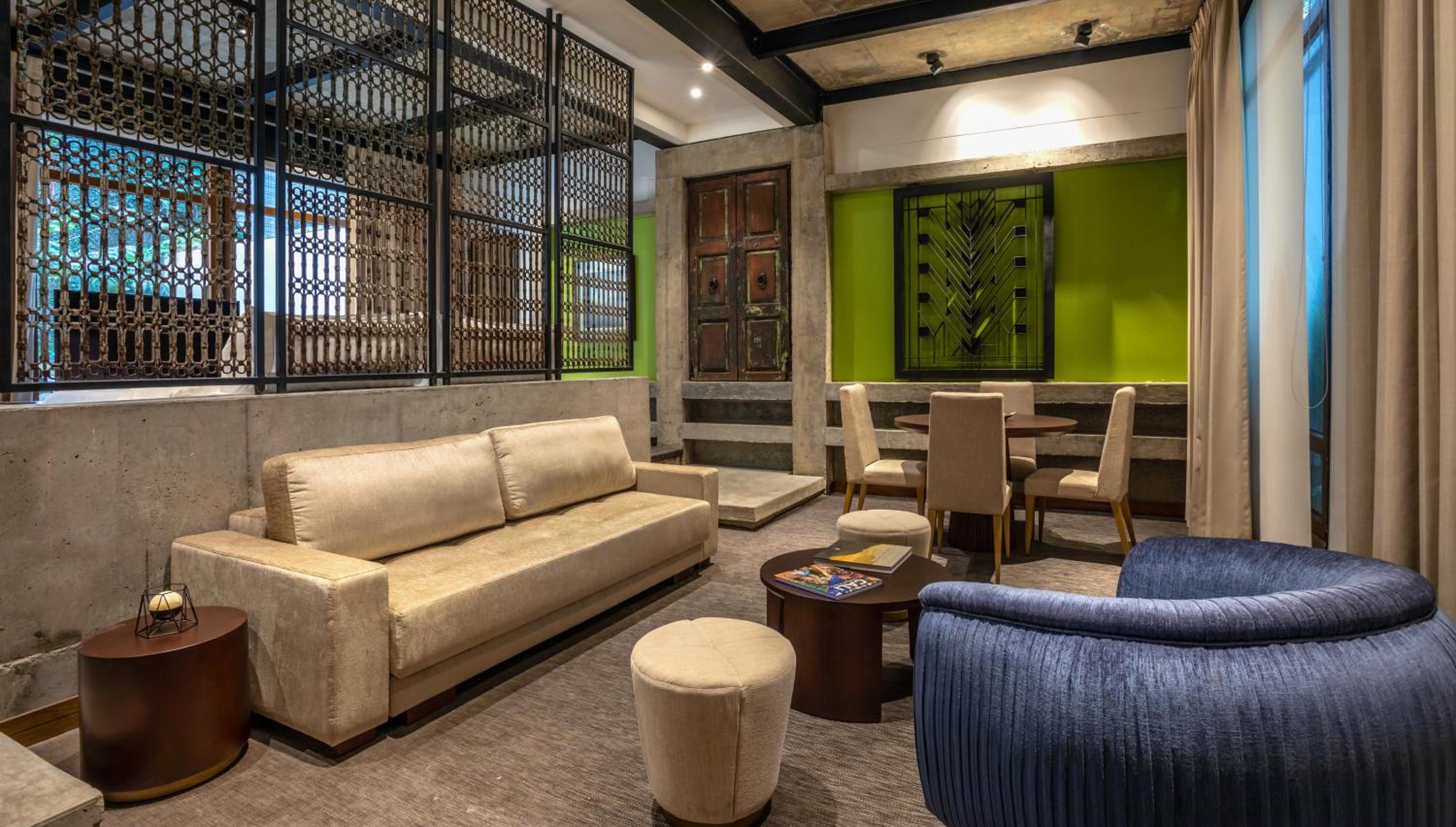 Deluxe Suite - Photo 9