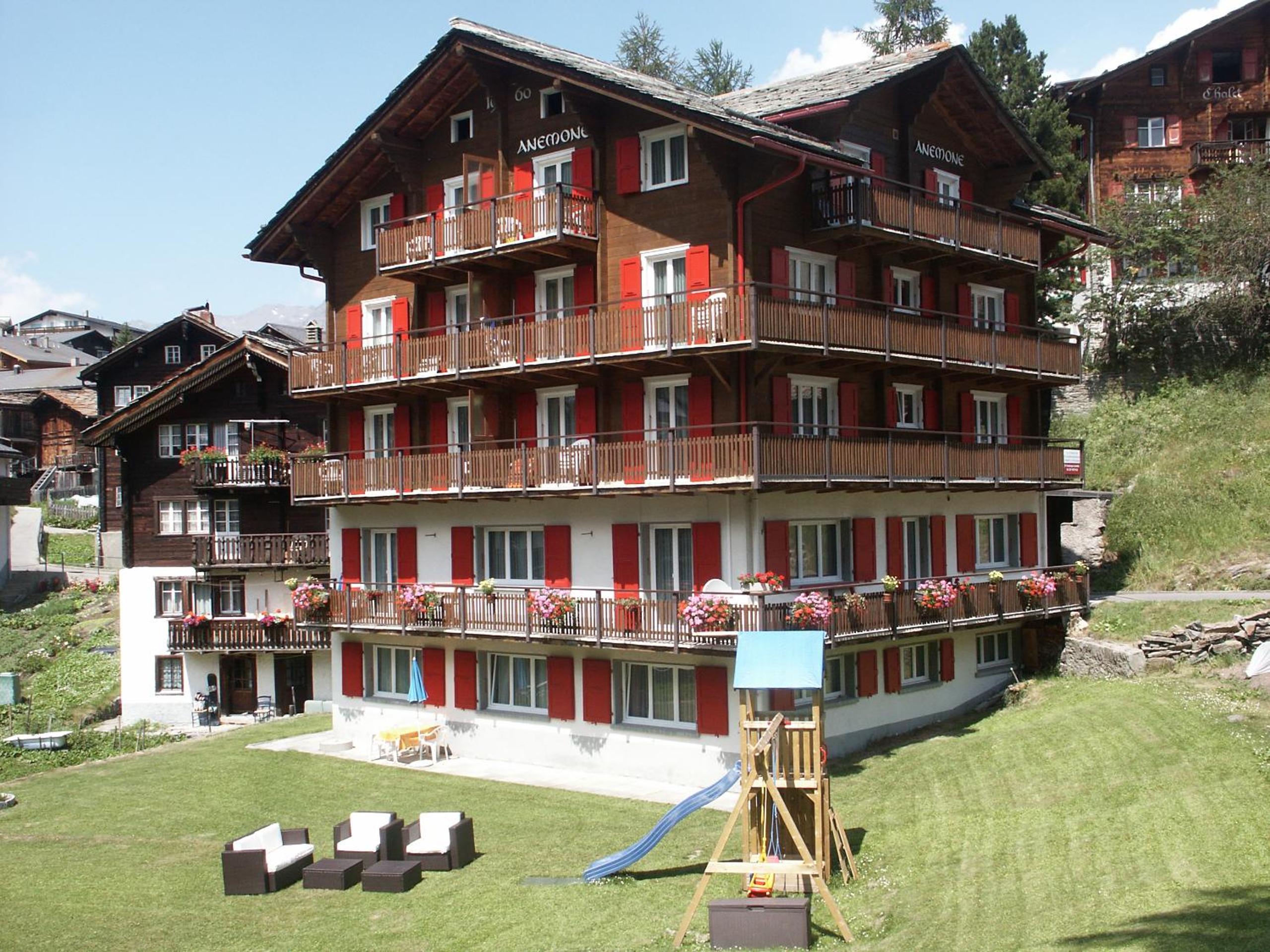 Three-Bedroom Apartment with Terrace photo 3