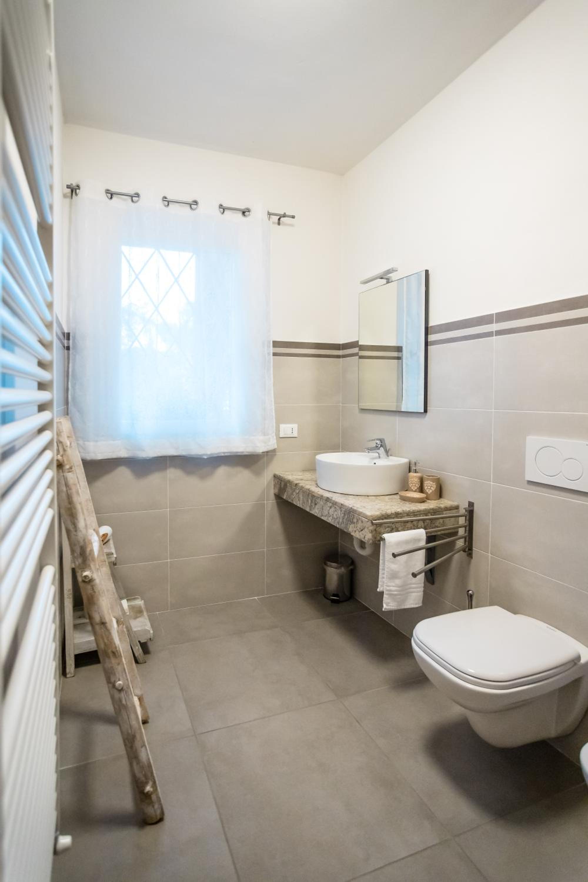 Double Room with Balcony and Lake View - Photo 5